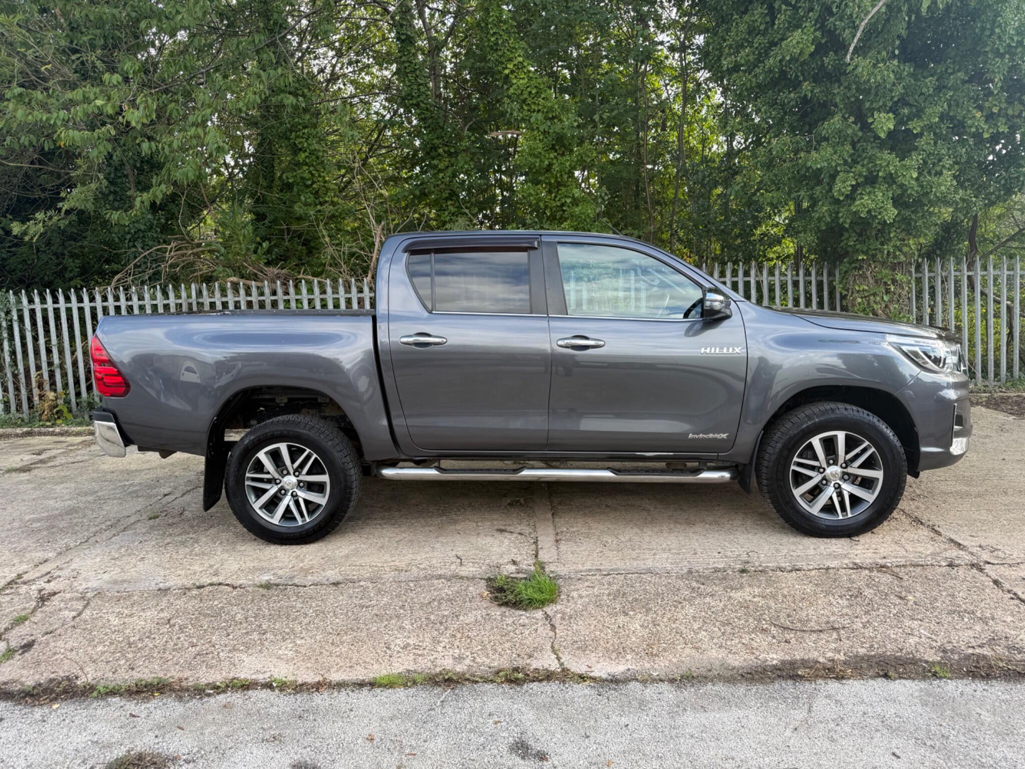 Toyota Hilux view 3