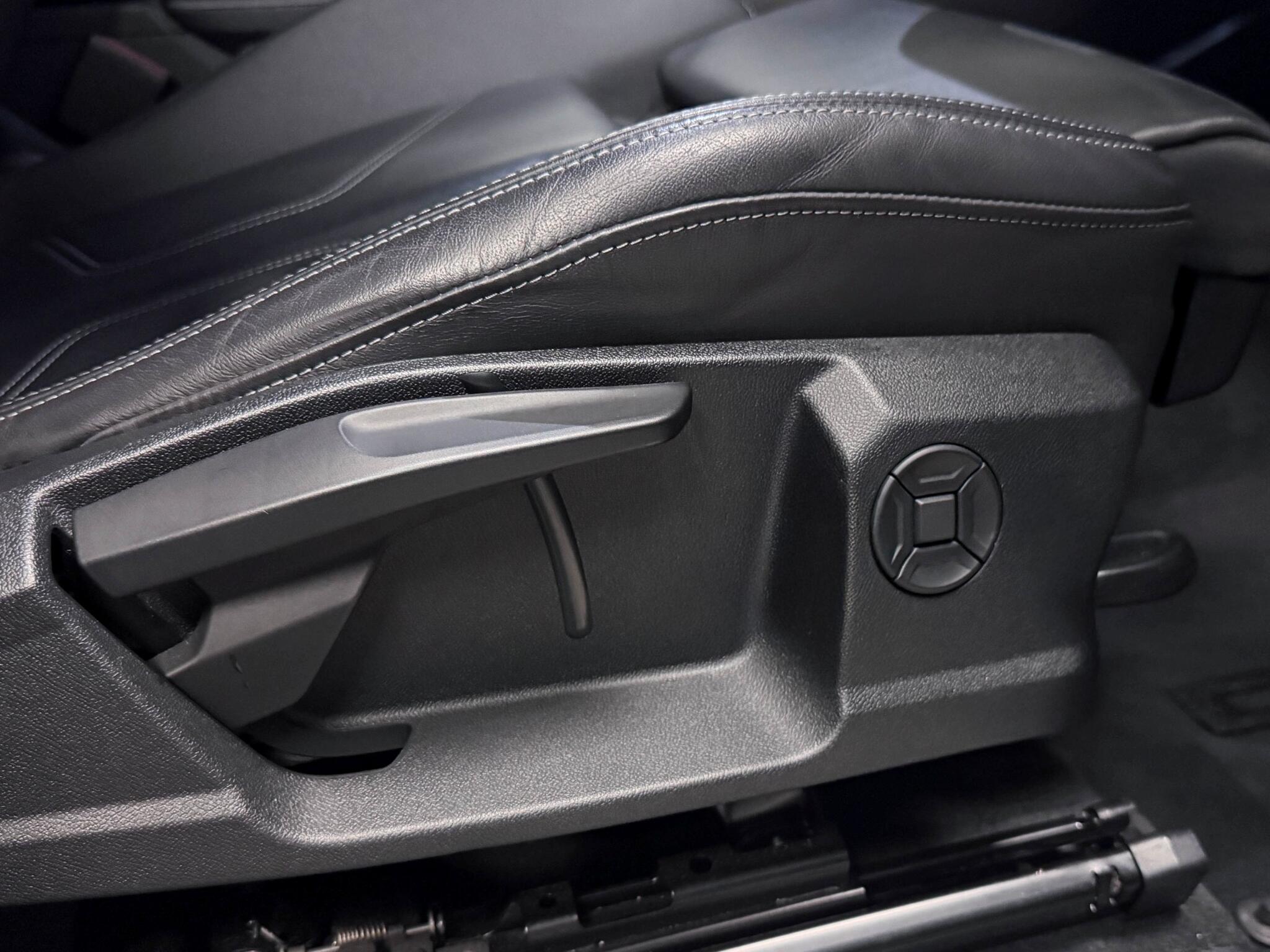Audi Q3 view 23
