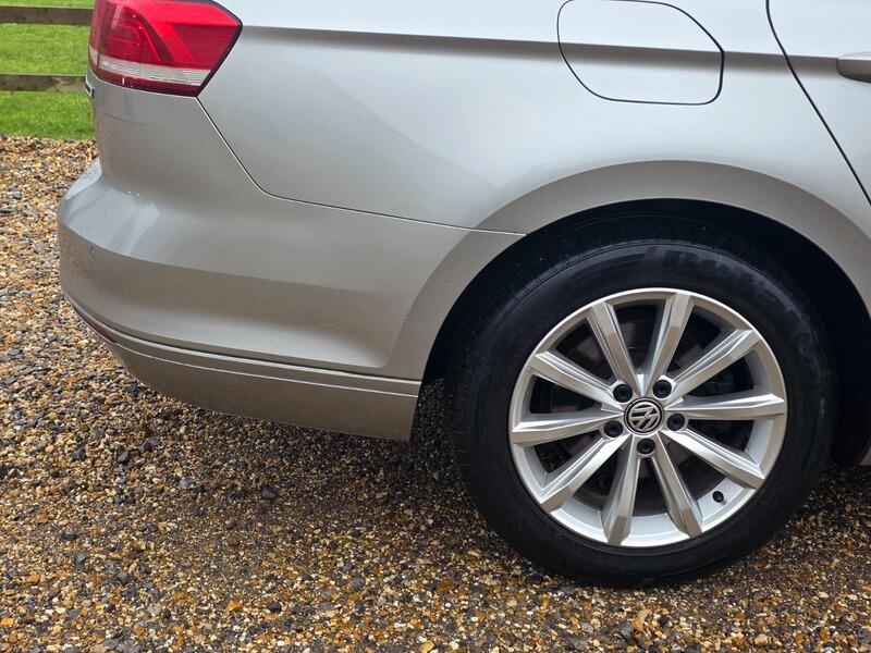 2015 Volkswagen Passat image 5