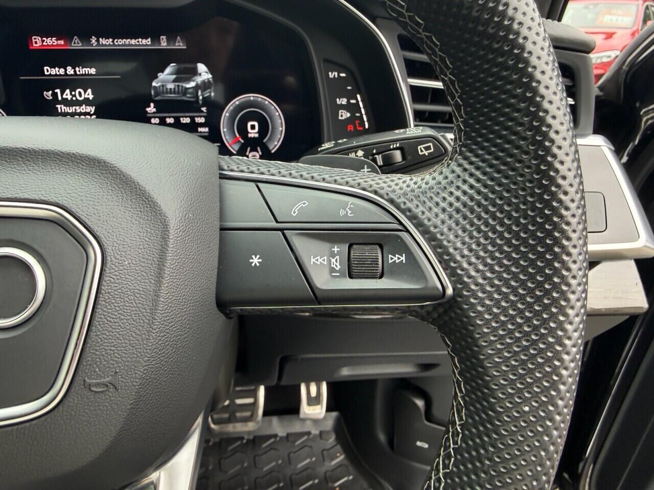 Audi SQ7 view 30