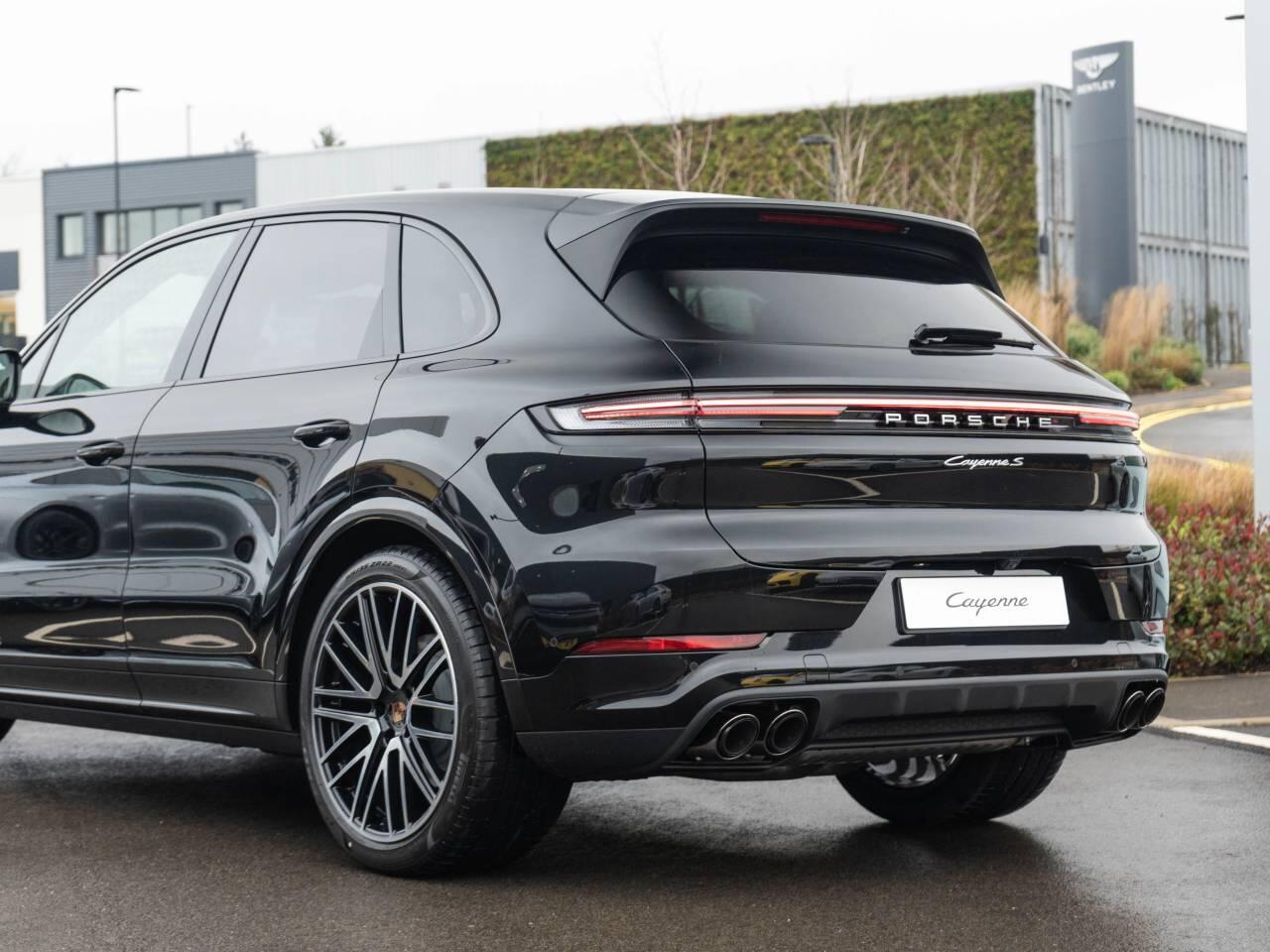 Porsche Cayenne view 8