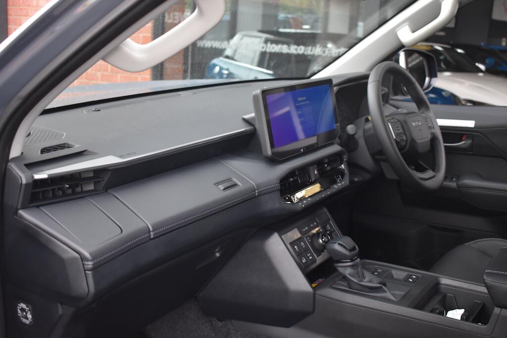 Toyota Hilux view 36