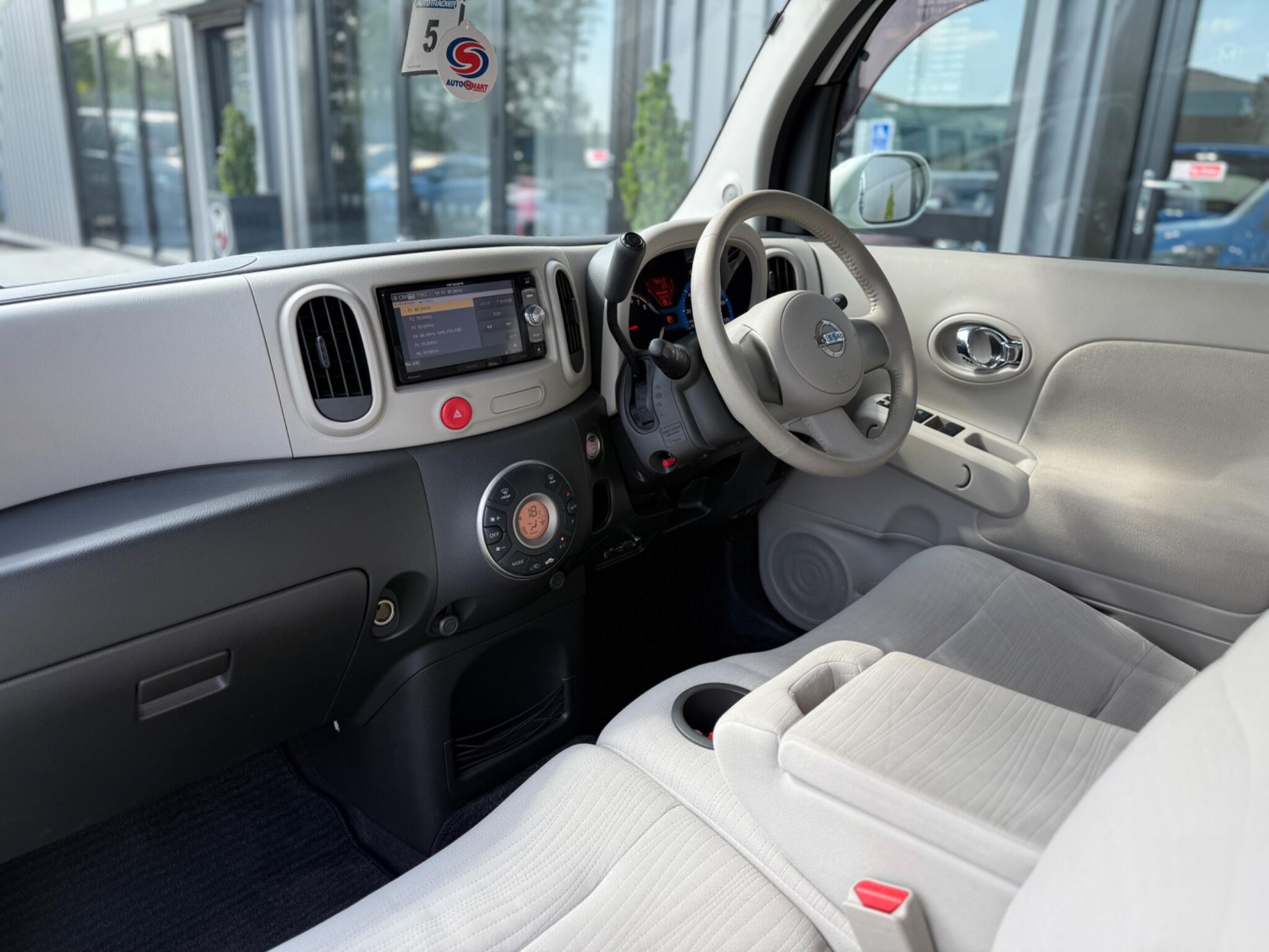 Nissan Cube view 2