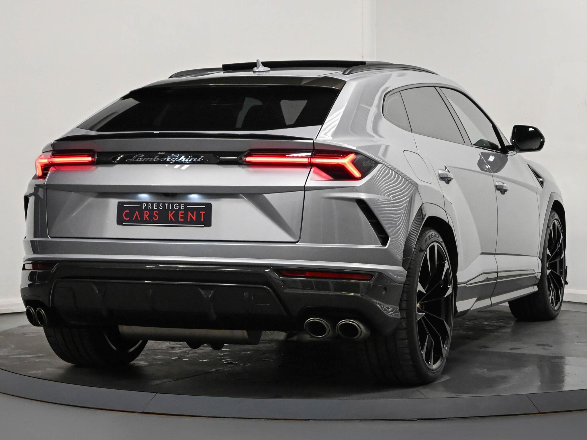 Lamborghini Urus view 39