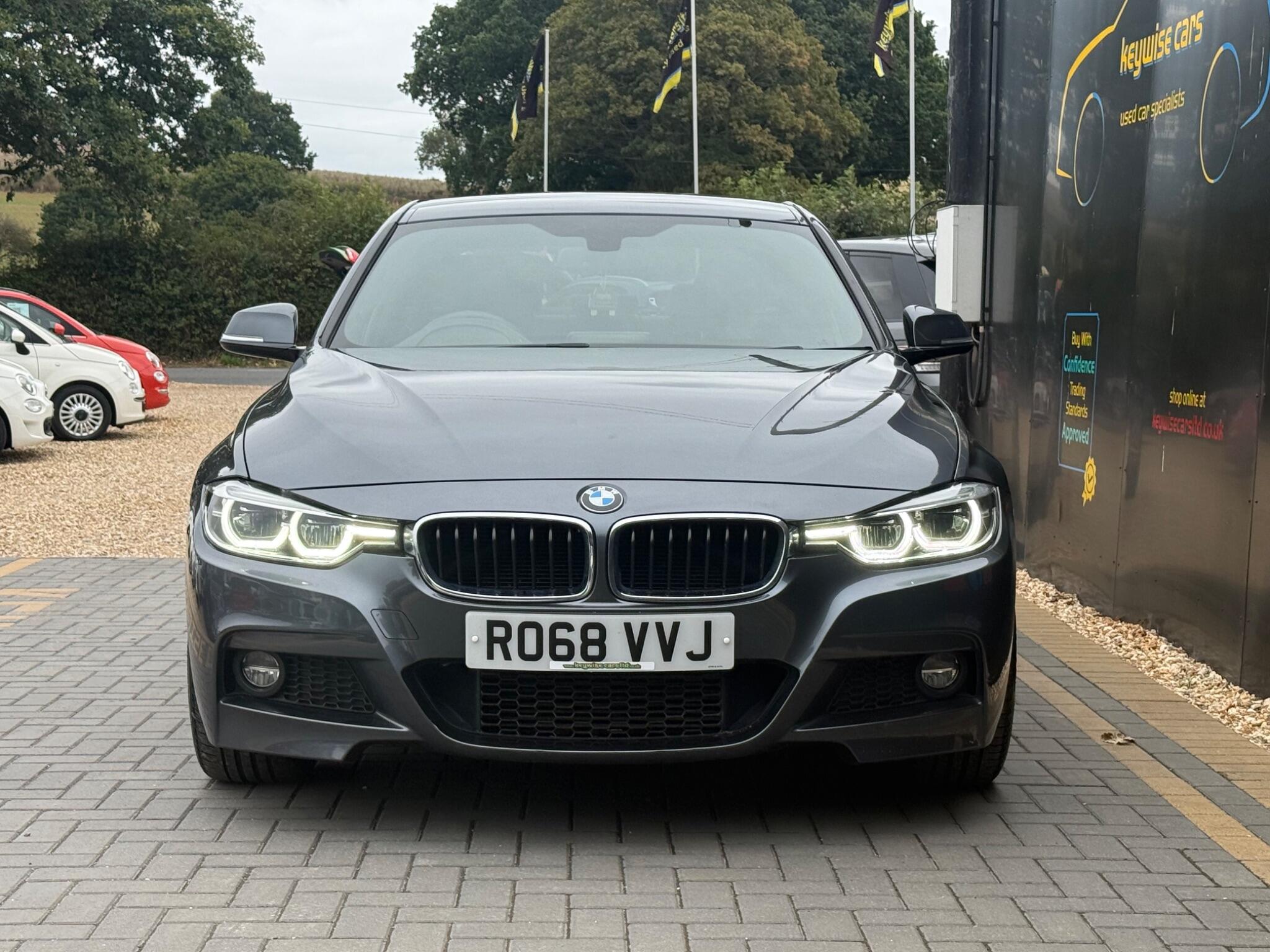BMW 3 Series view 10