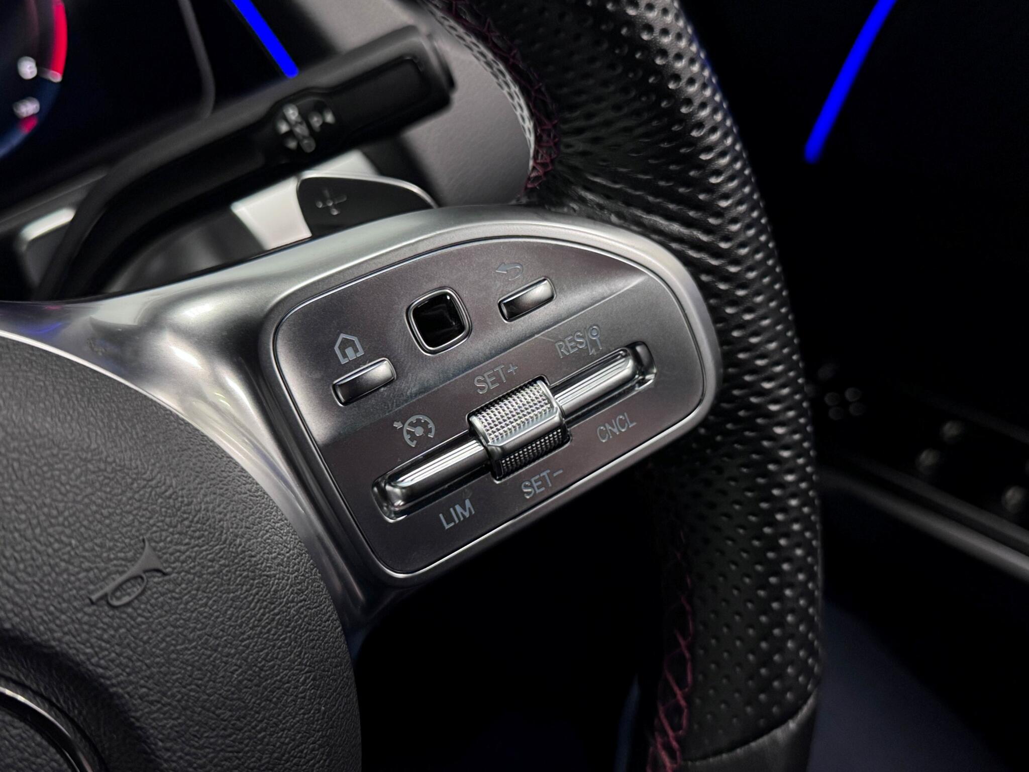 Mercedes-Benz GLB view 14