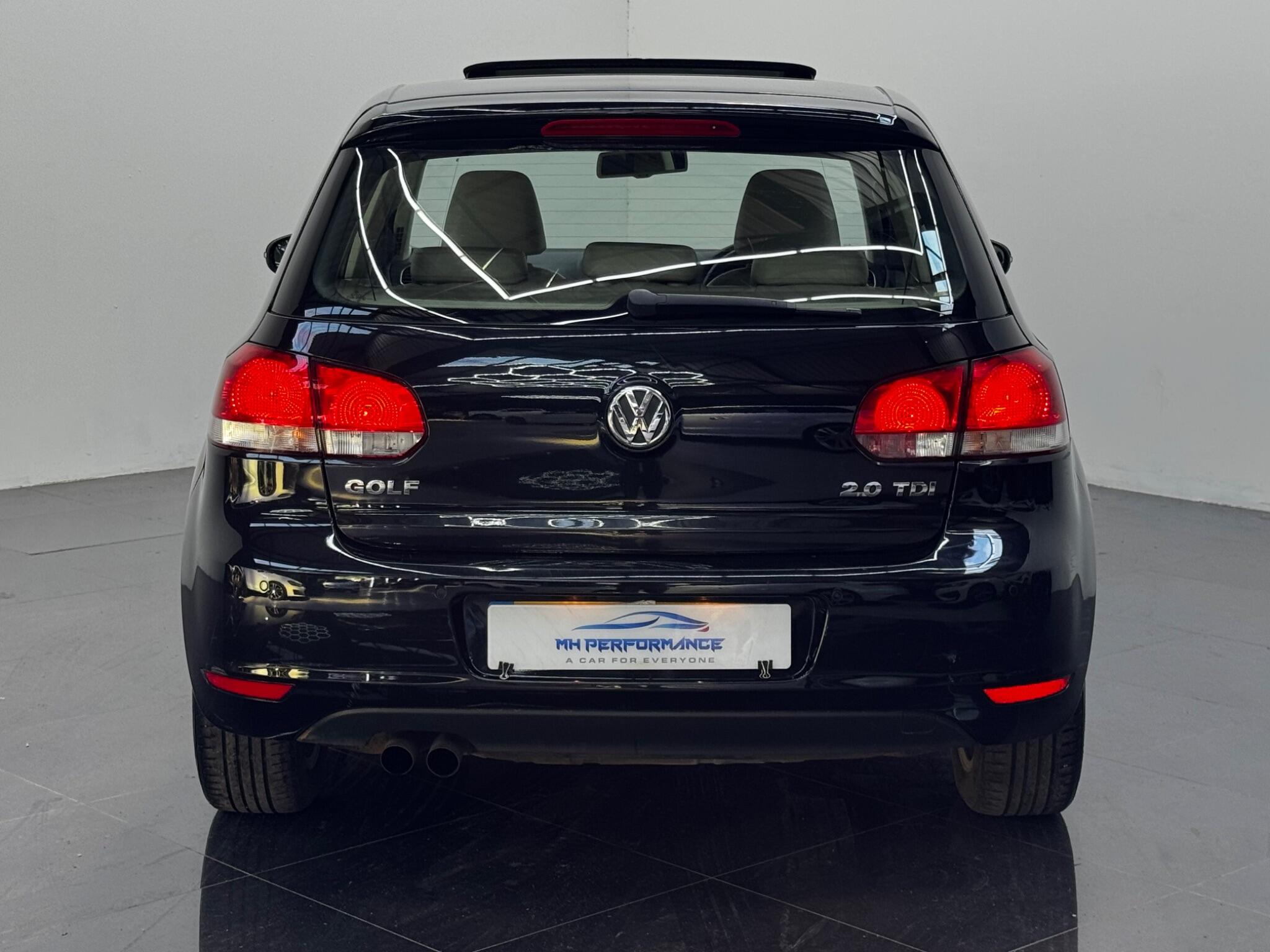 Volkswagen Golf view 4