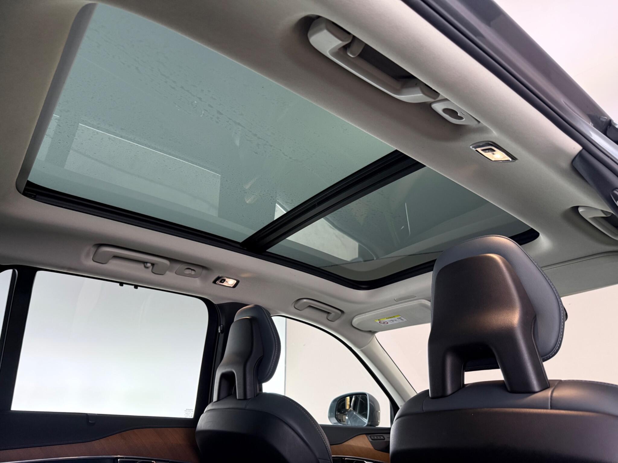Volvo XC90 view 33