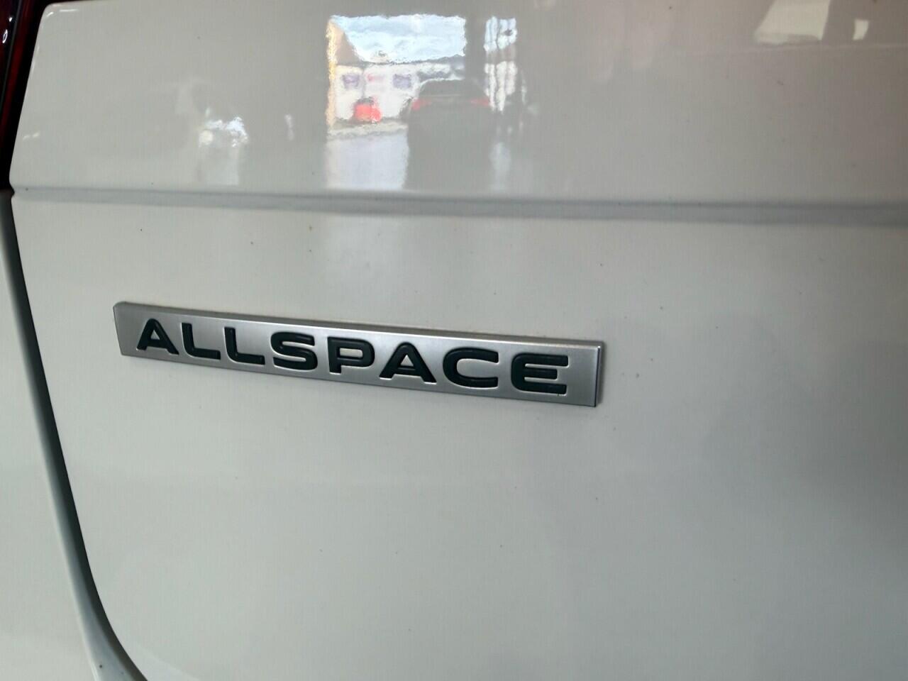 Volkswagen Tiguan Allspace view 42