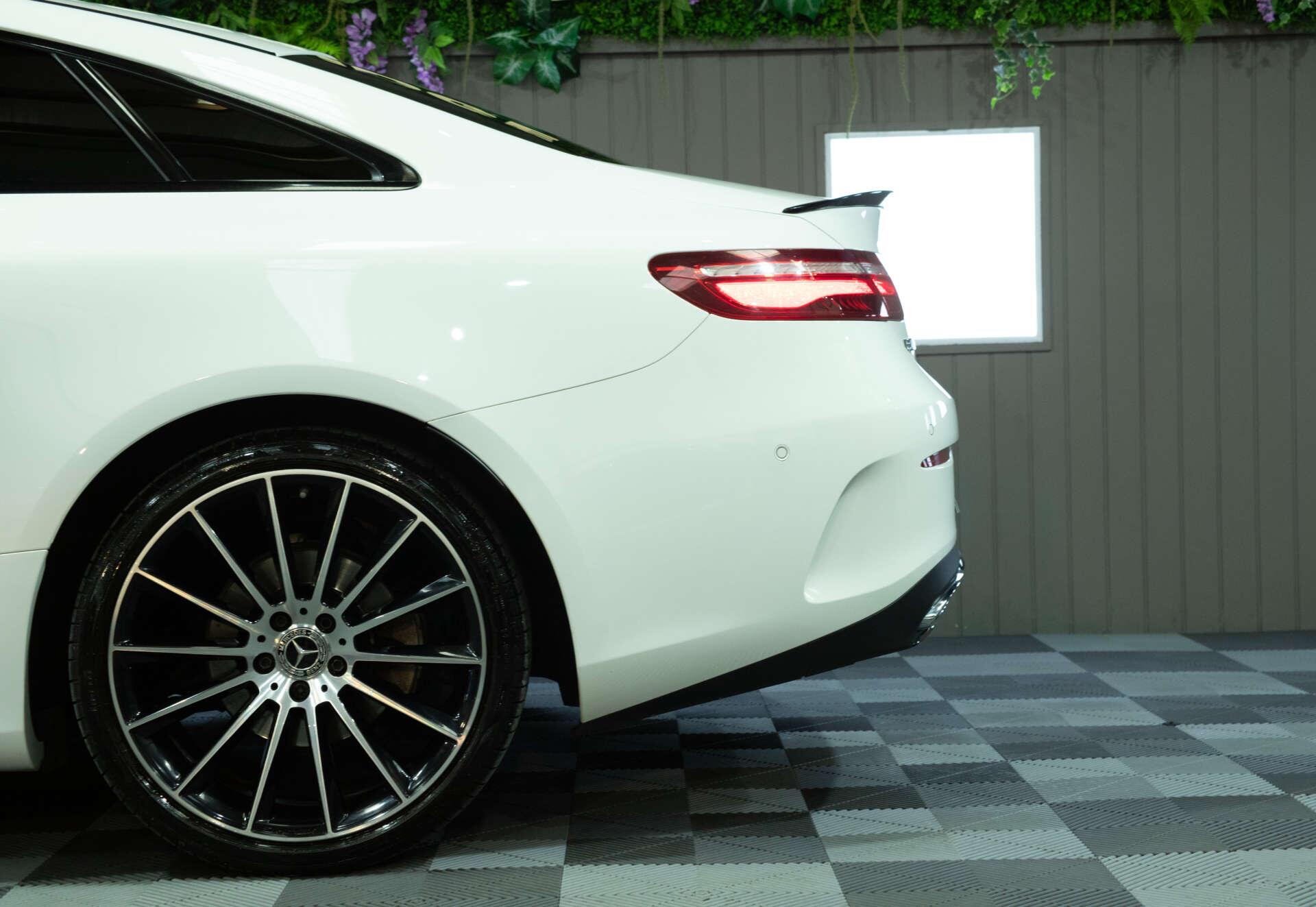 Mercedes-Benz E-Class view 8