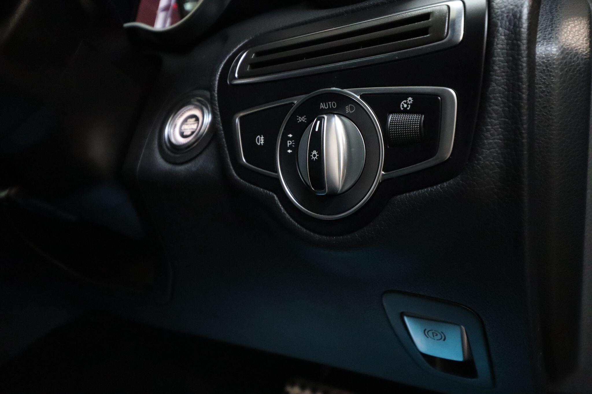 Mercedes-Benz C Class view 19