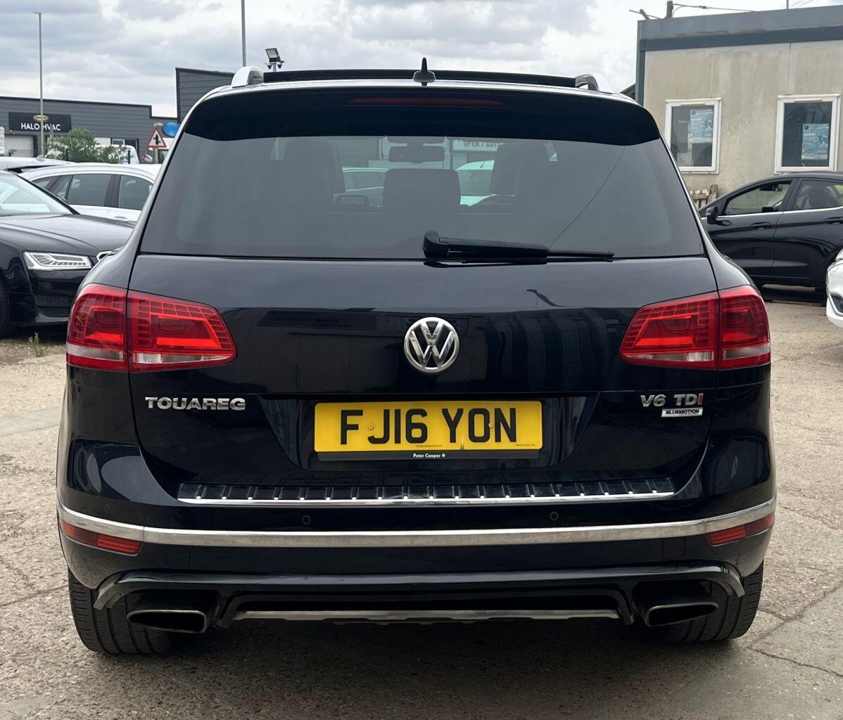 Volkswagen Touareg view 7