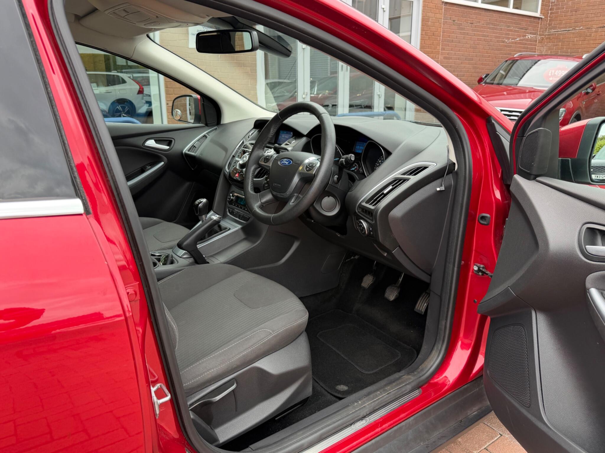 Ford Focus view 72