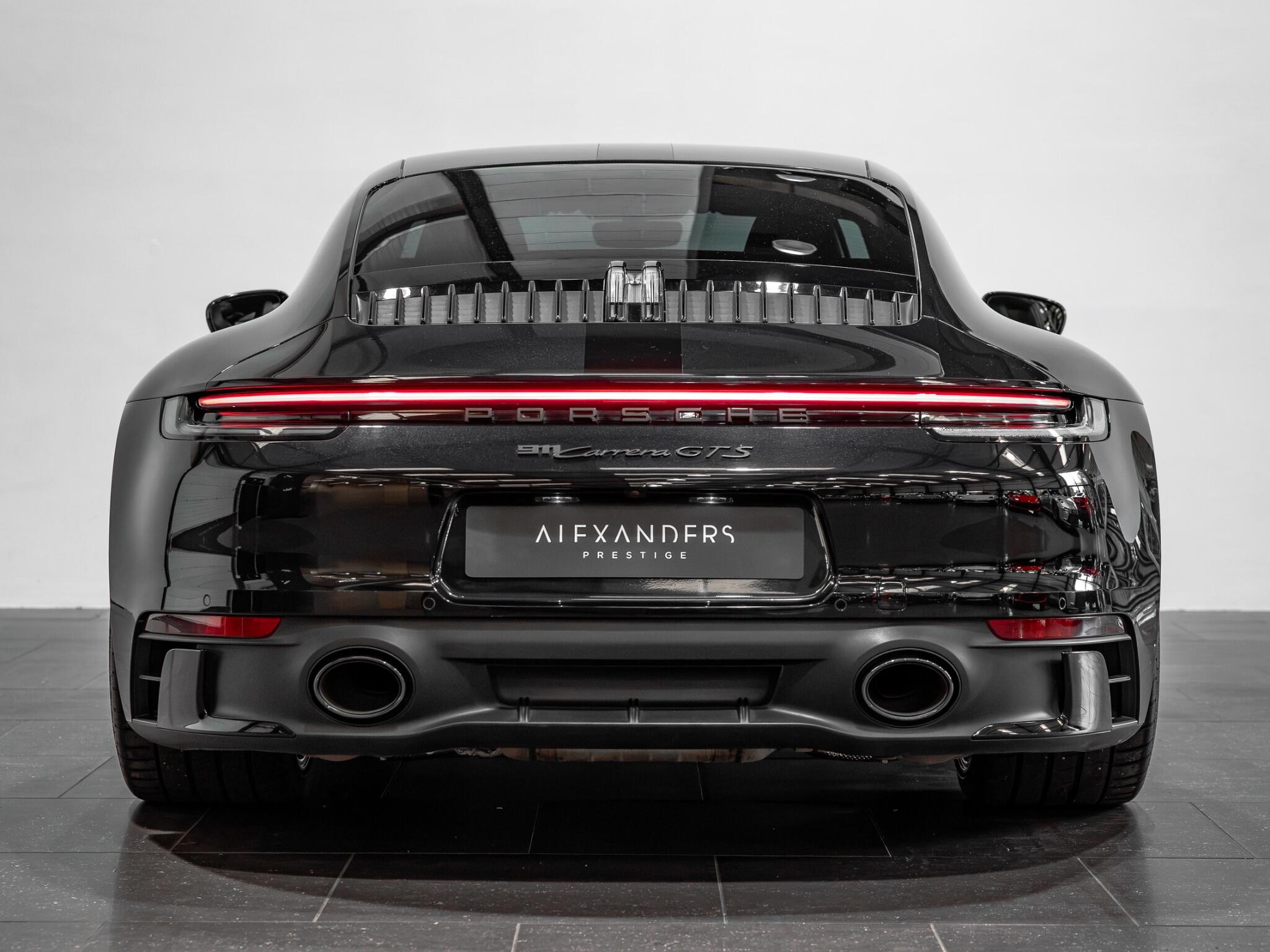 Porsche 911 view 10