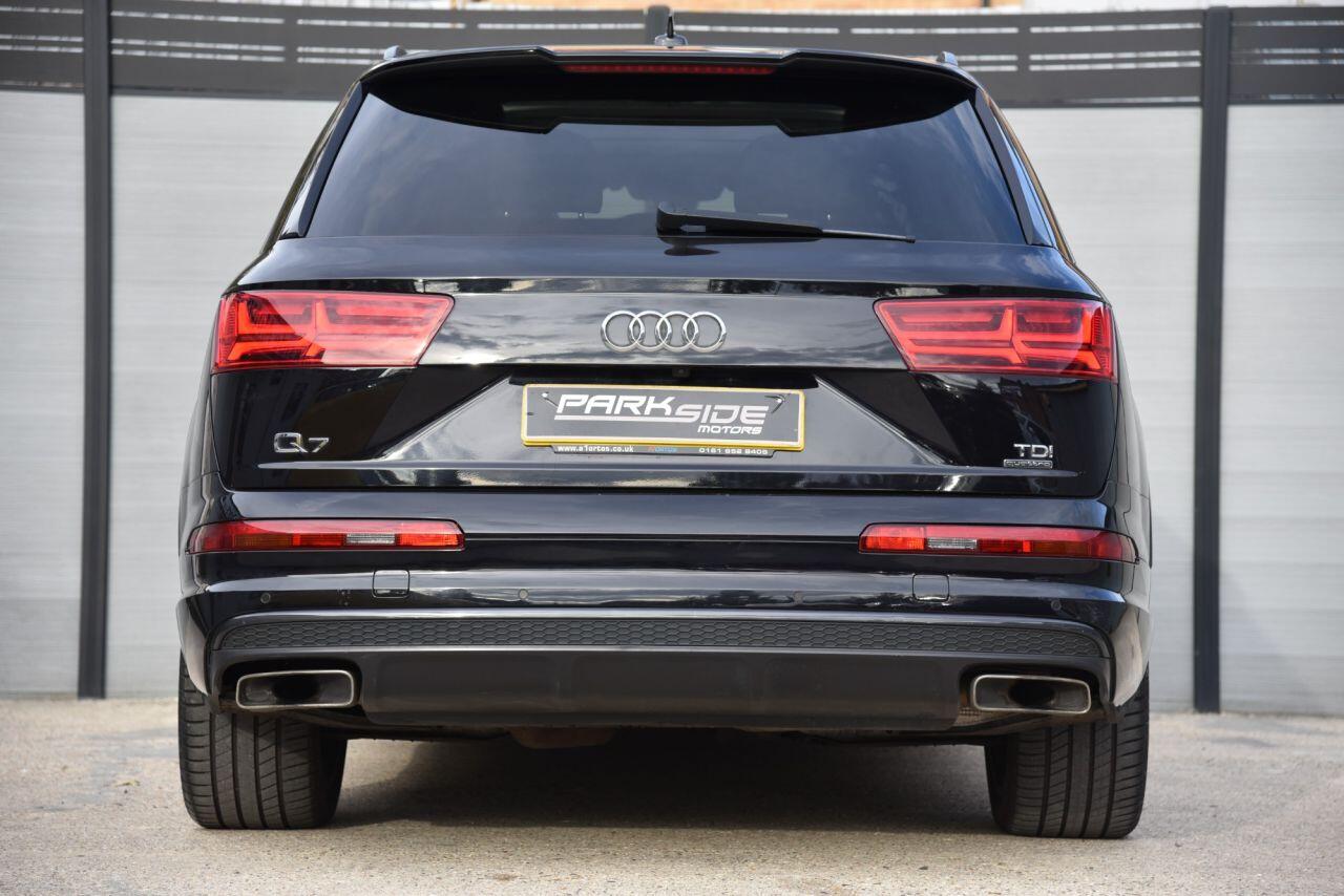 Audi Q7 view 10
