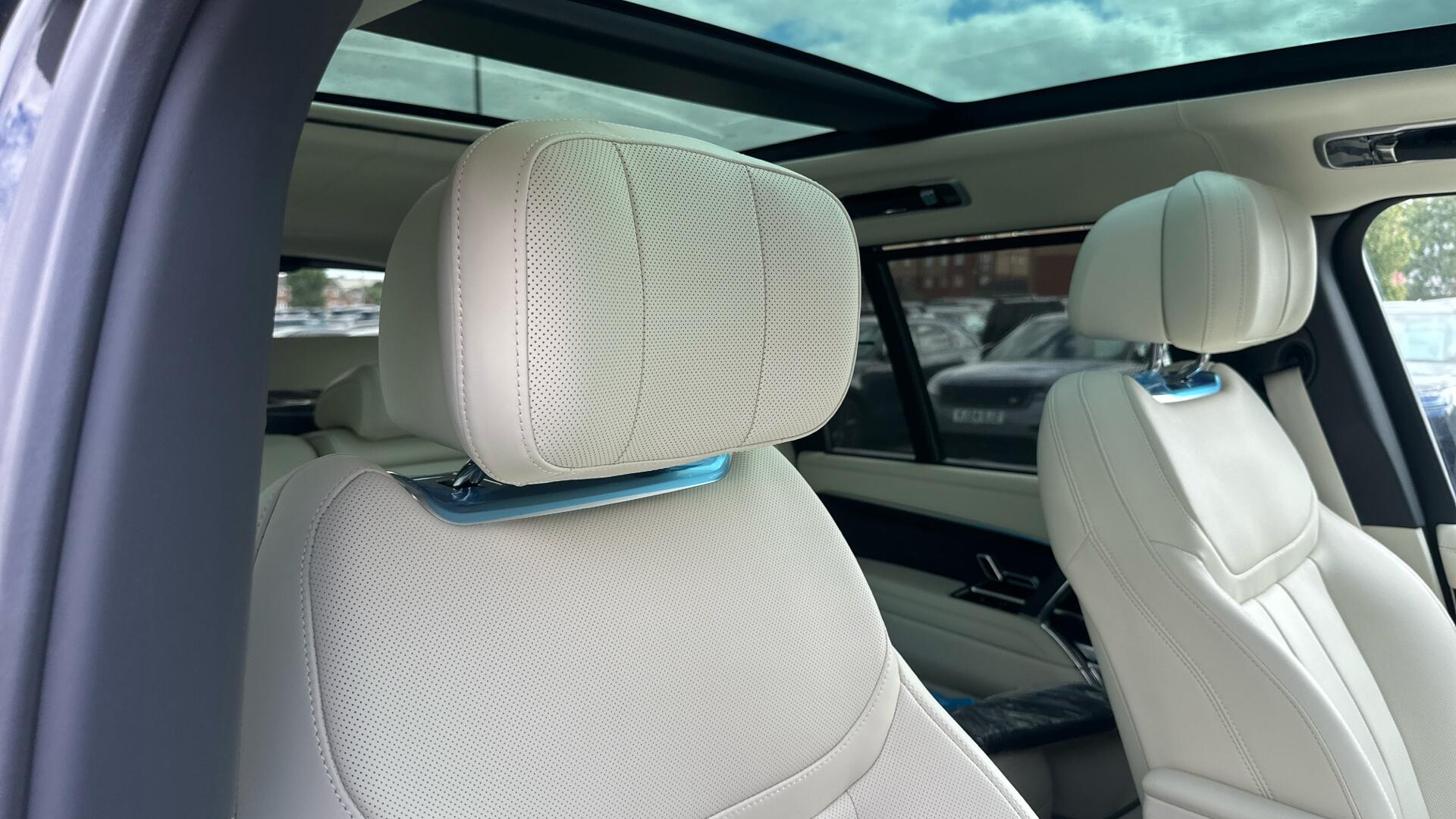 Land Rover Range Rover view 24