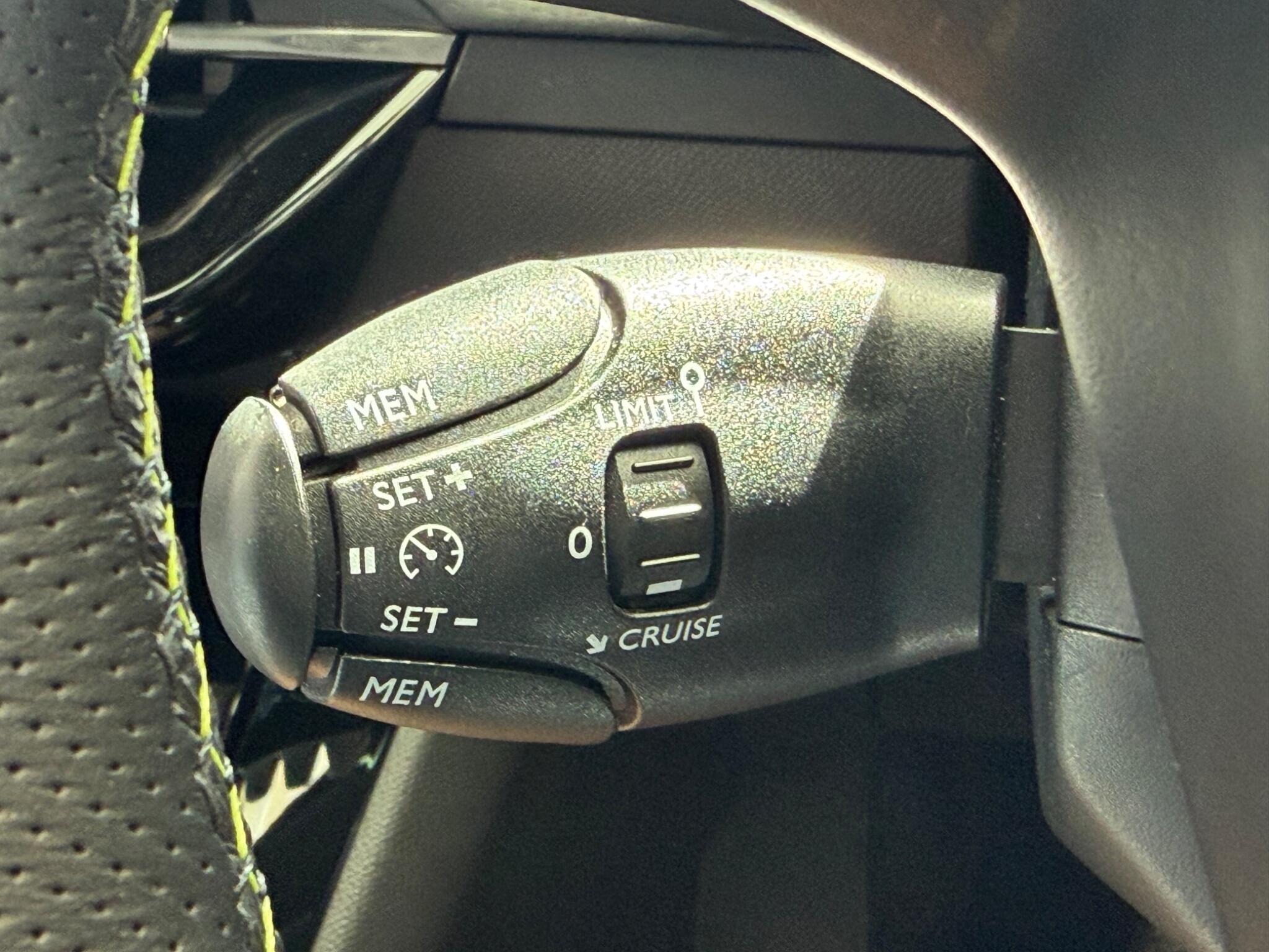 Peugeot E-208 view 28