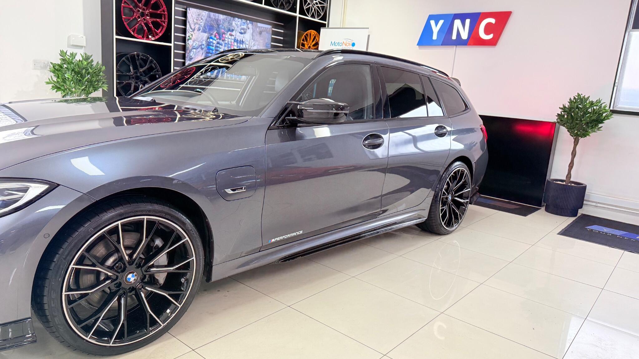 BMW 3 Series view 22