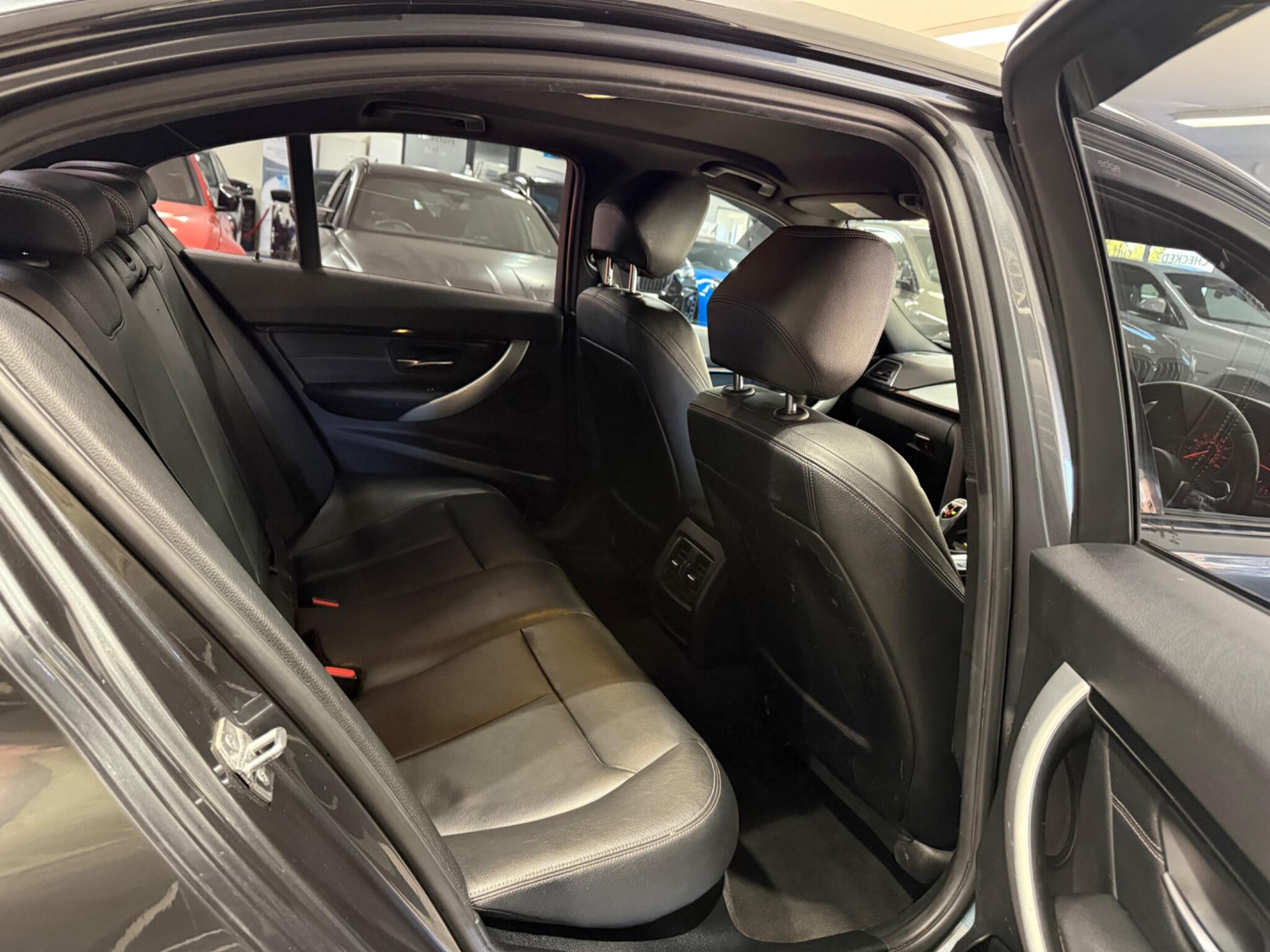 BMW 3 Series view 23