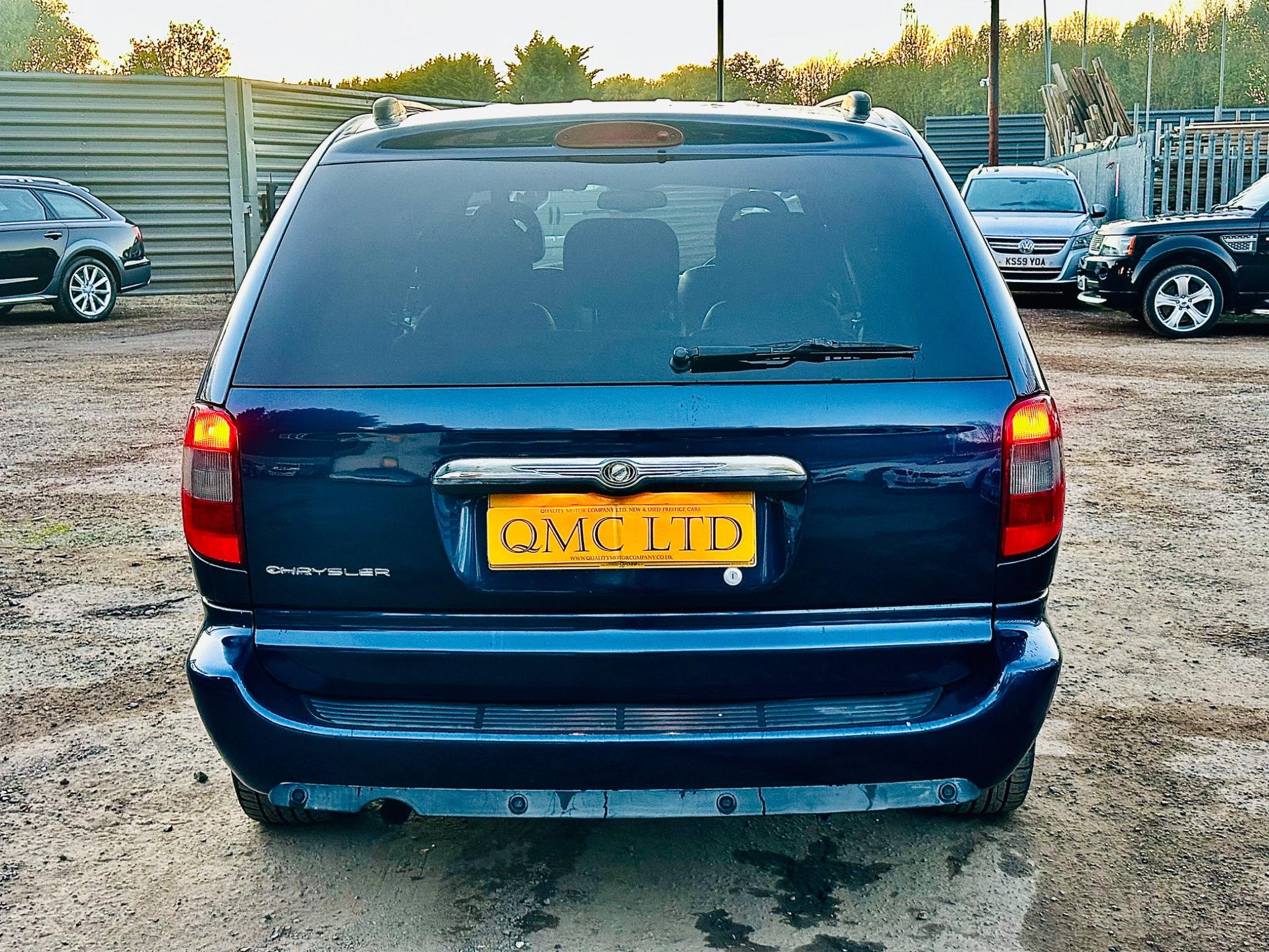 Chrysler Grand Voyager view 13