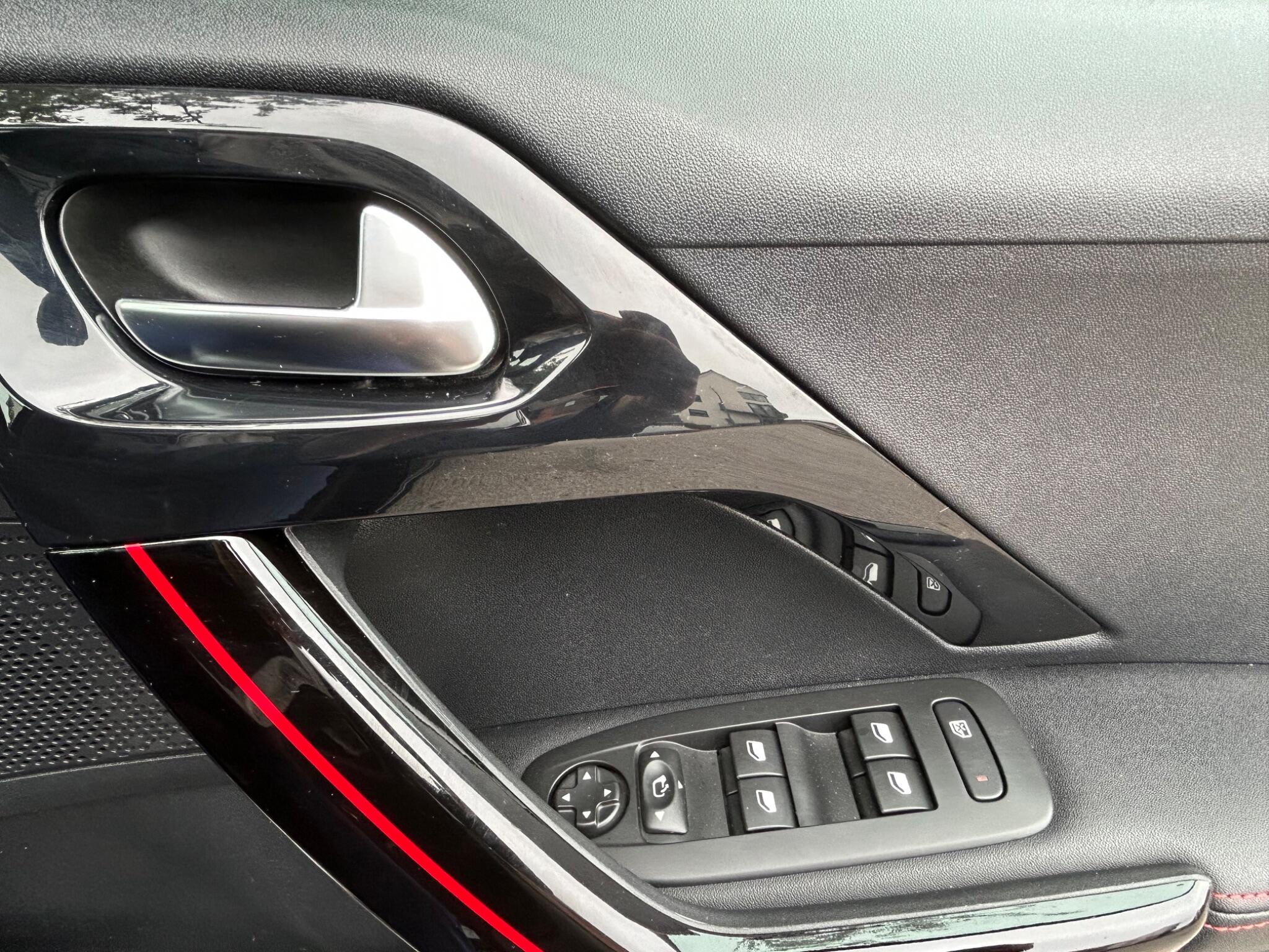 Peugeot 208 view 42