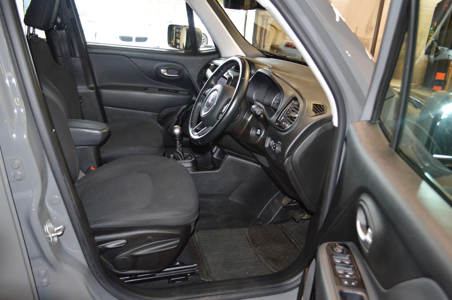Jeep Renegade view 12