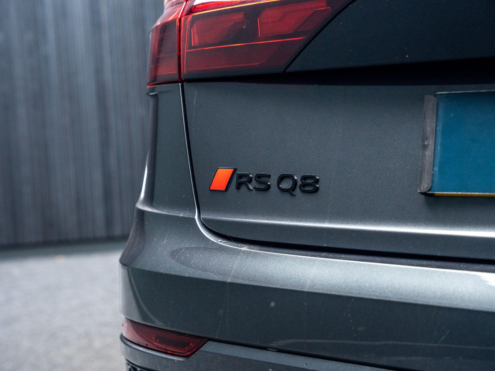 Audi RS Q8 view 25