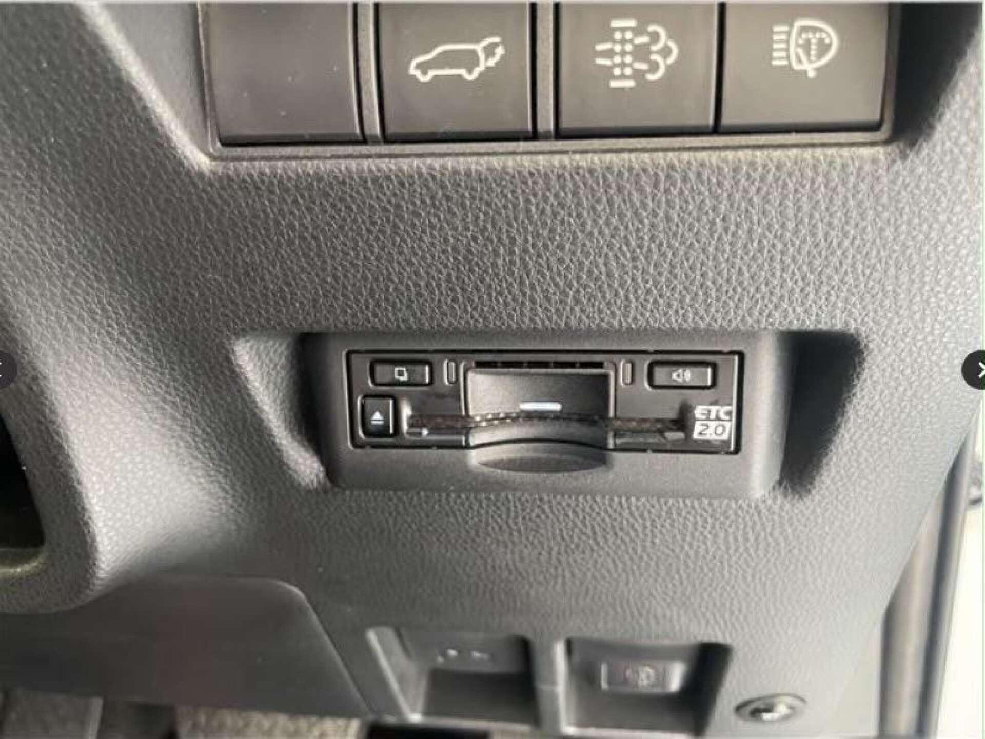 Toyota Land Cruiser view 23