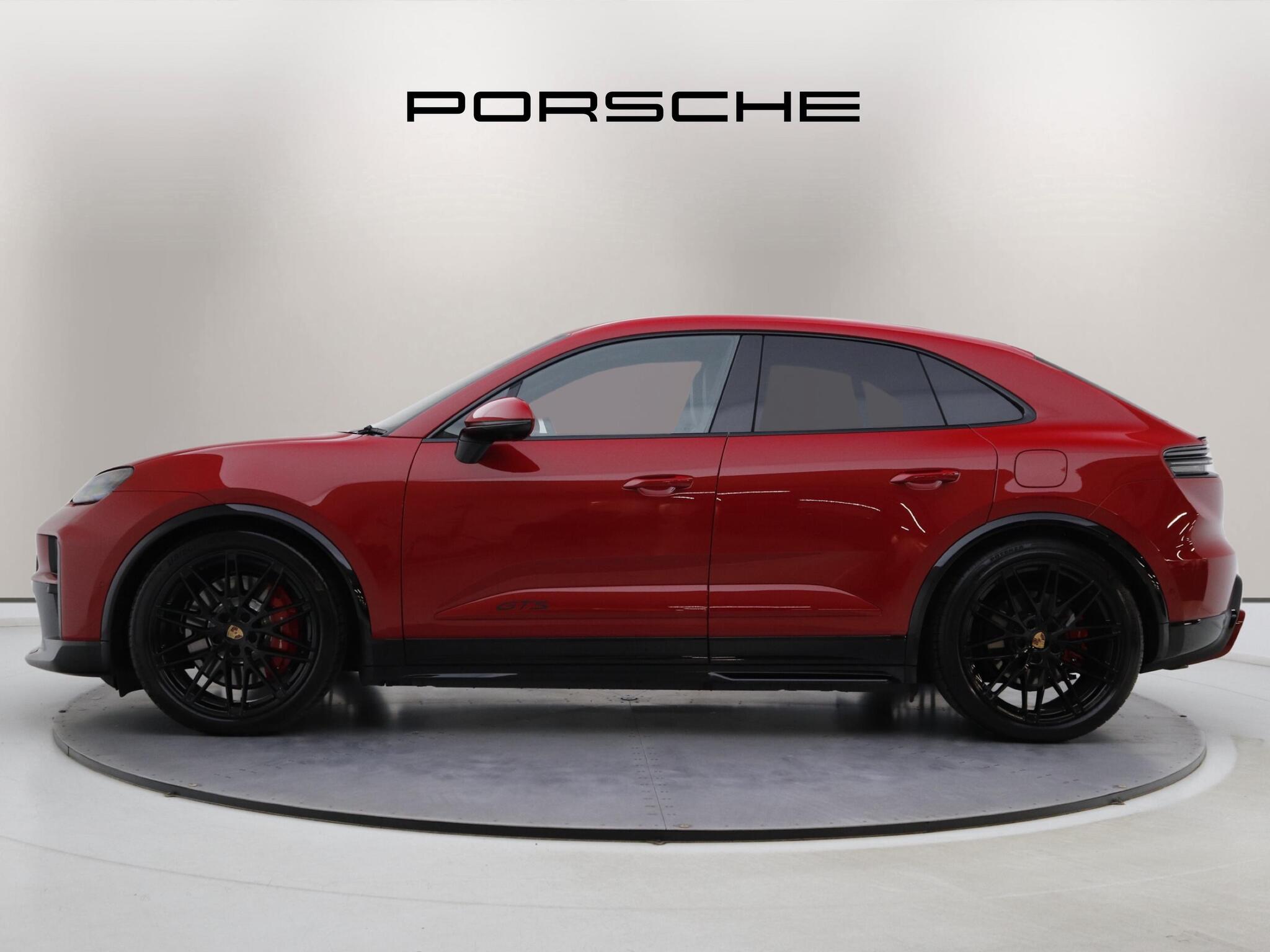 Porsche Macan view 4