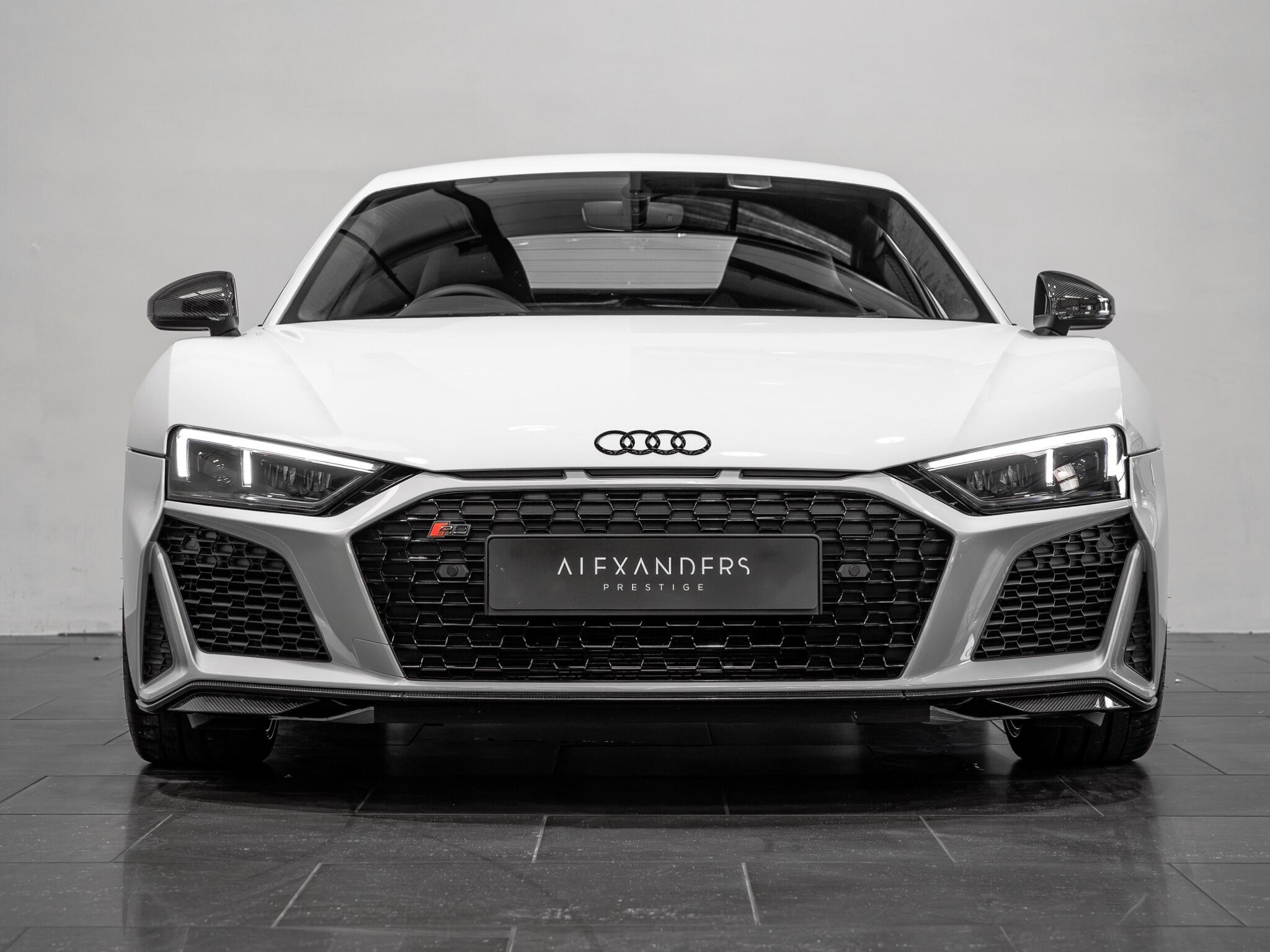 Audi R8 view 9