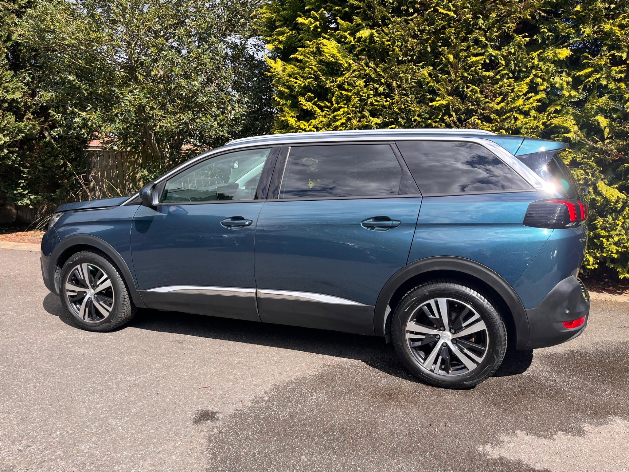 Peugeot 5008 view 9