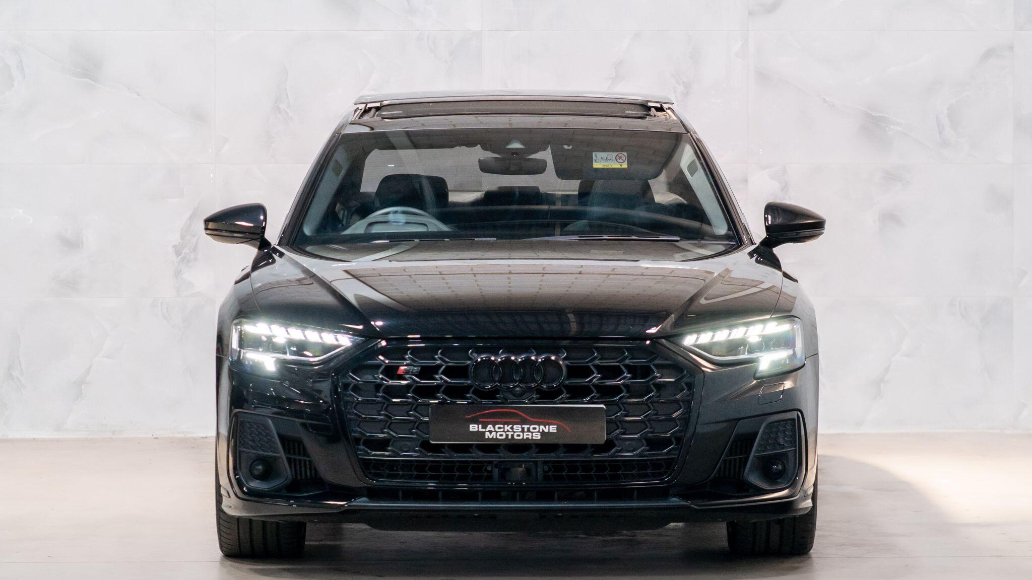 Audi S8 view 3