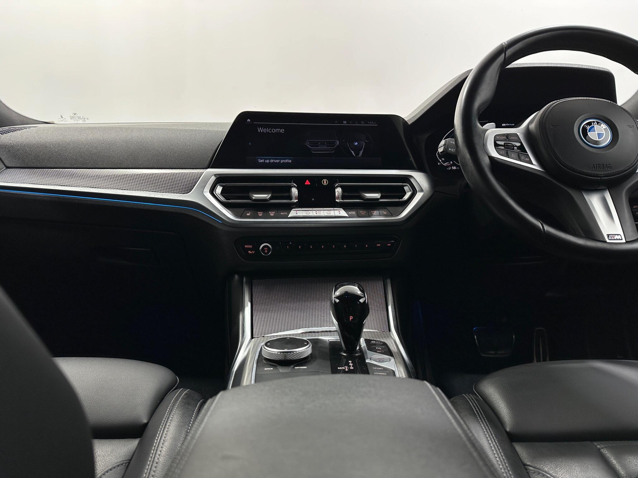 BMW 3 Series view 20