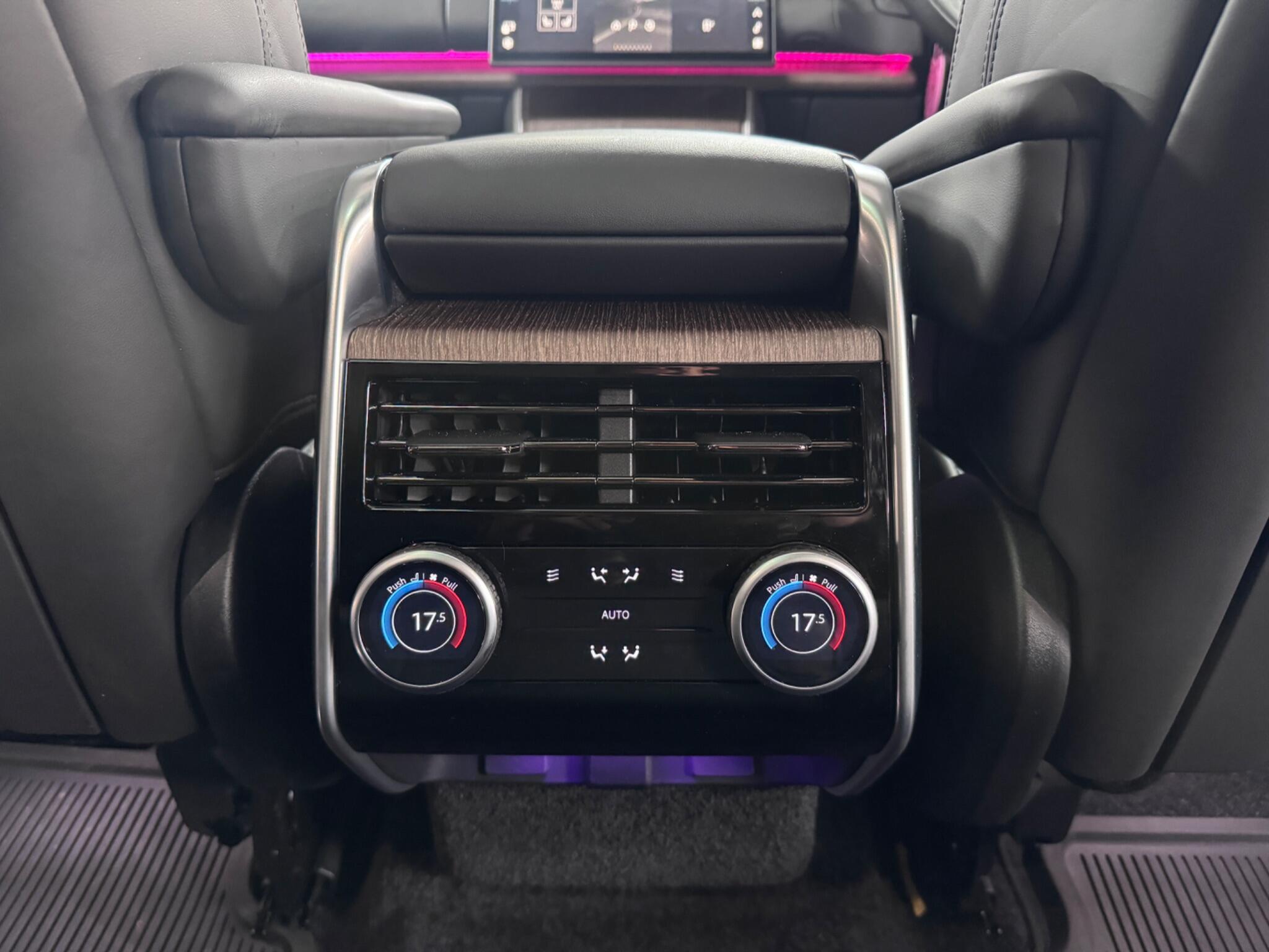 Land Rover Range Rover view 35