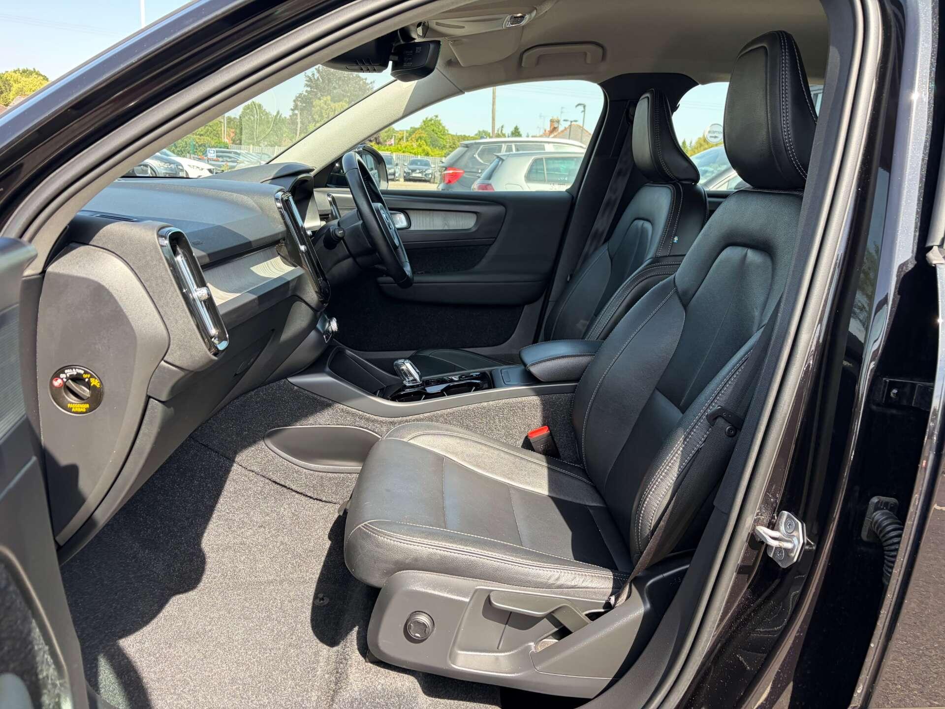 Volvo XC40 view 15