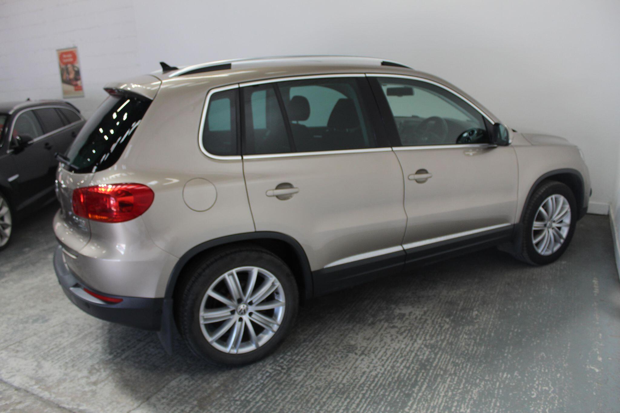 Volkswagen Tiguan view 11