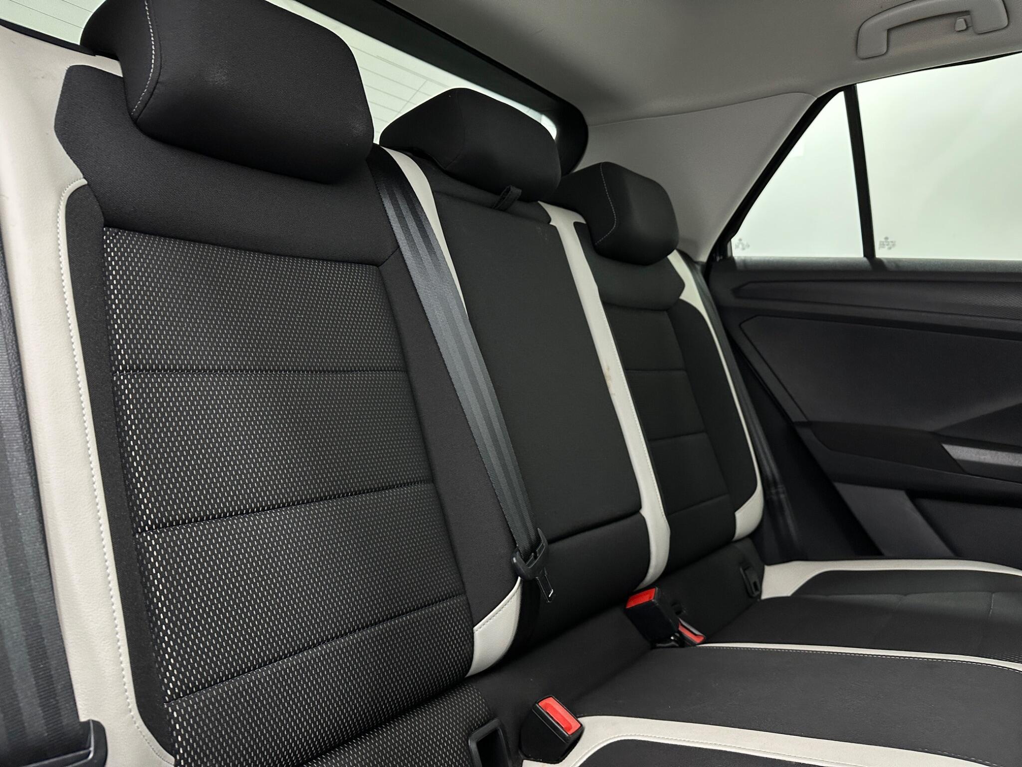 Volkswagen T-Roc view 41