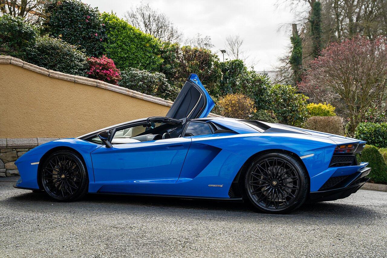 Lamborghini Aventador view 29