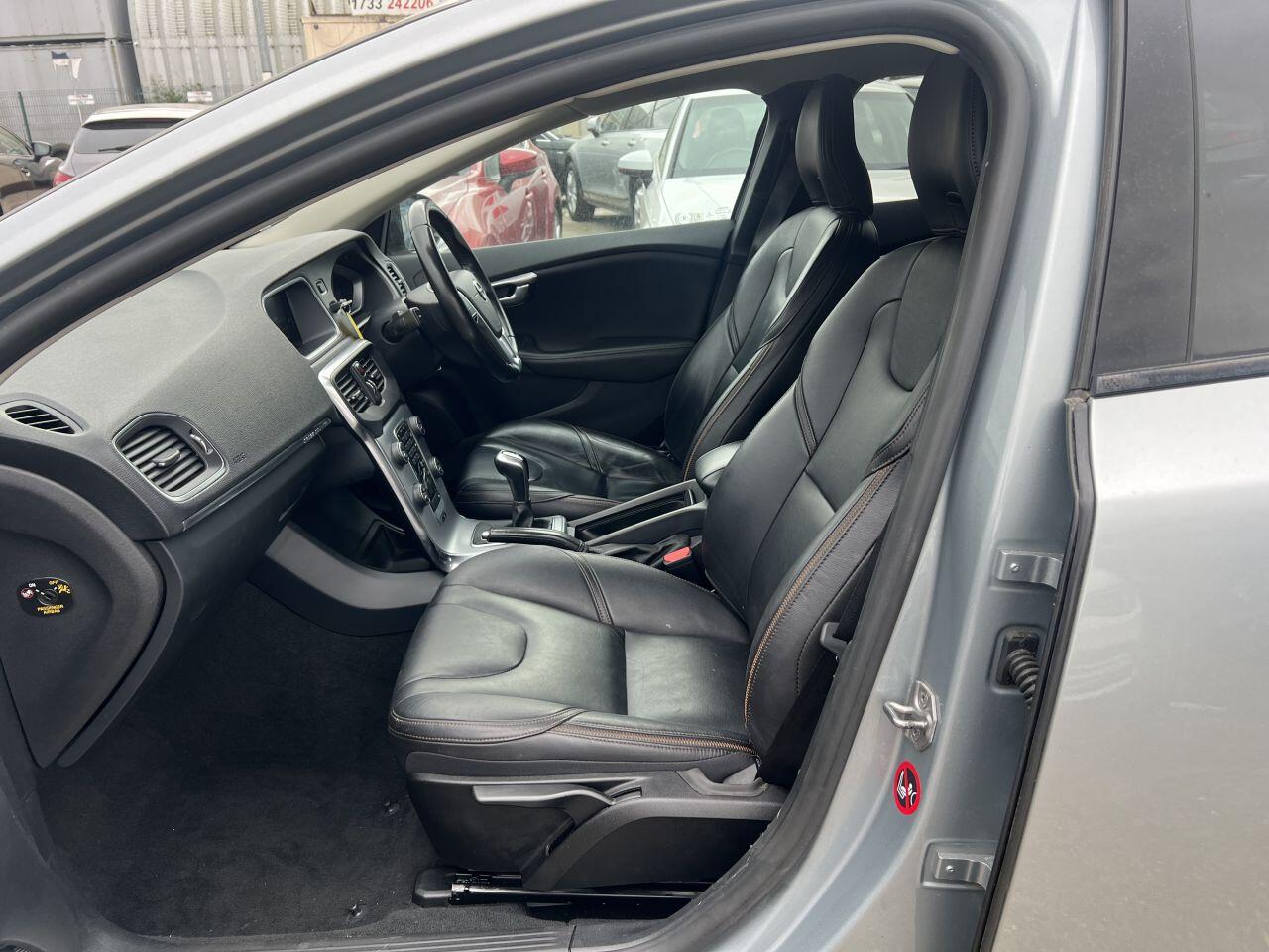 Volvo V40 Cross Country view 21