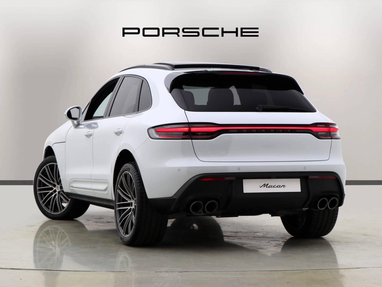 Porsche Macan view 3