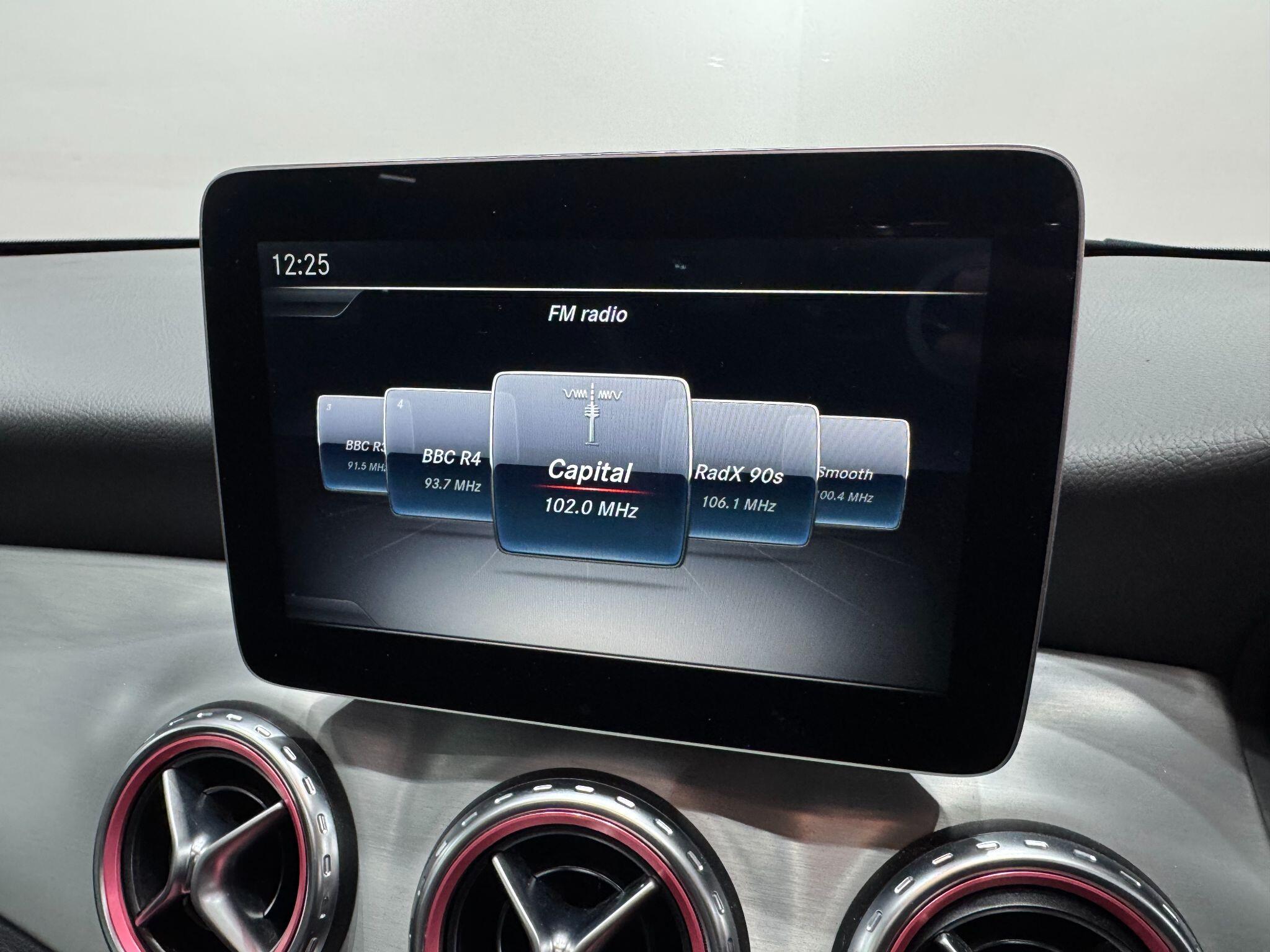 Mercedes-Benz GLA view 38
