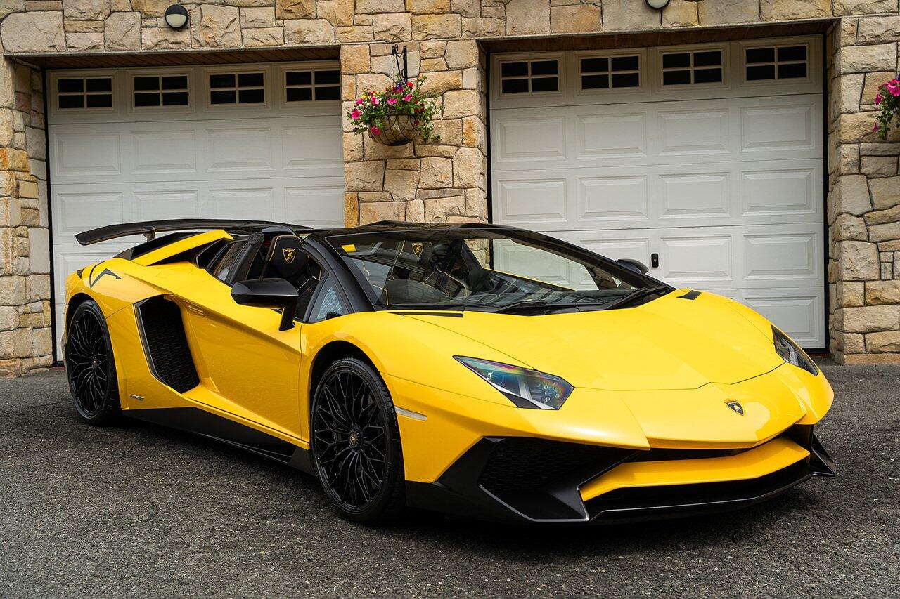 2016 Lamborghini Aventador in Yellow for sale