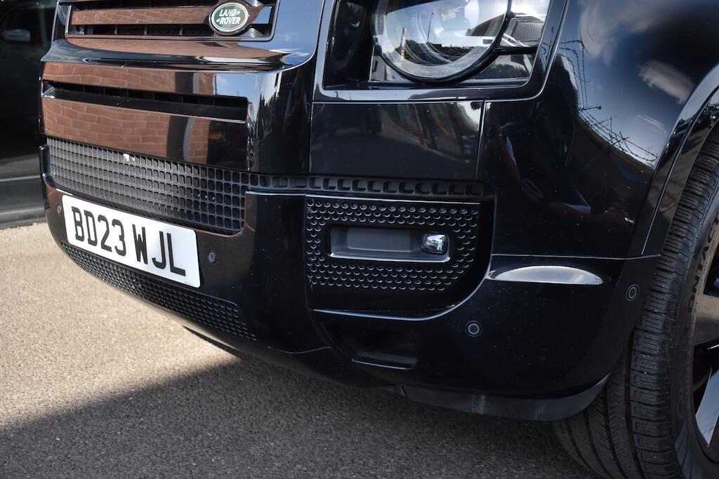 Land Rover Defender view 22