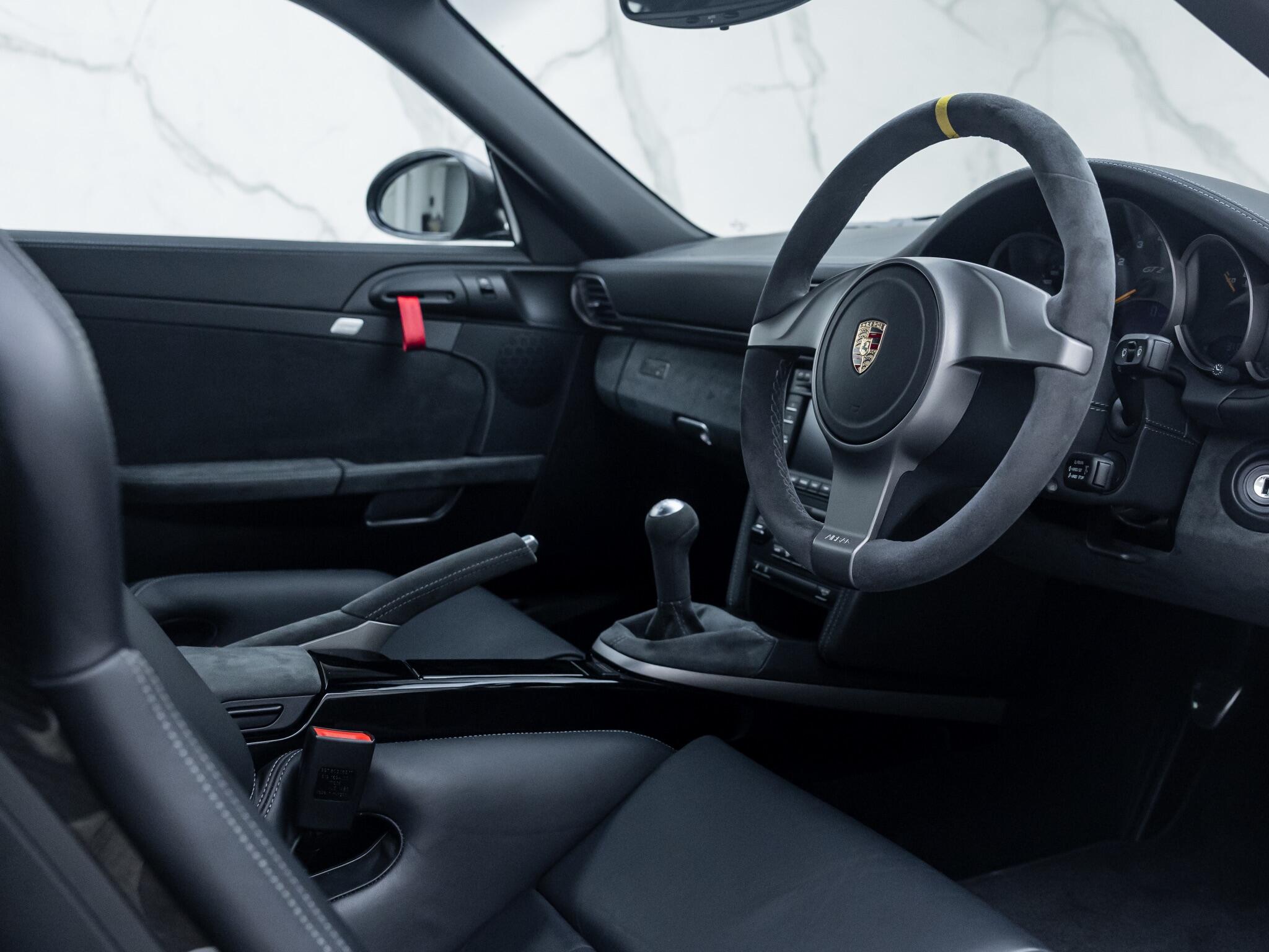 Porsche 911 view 12