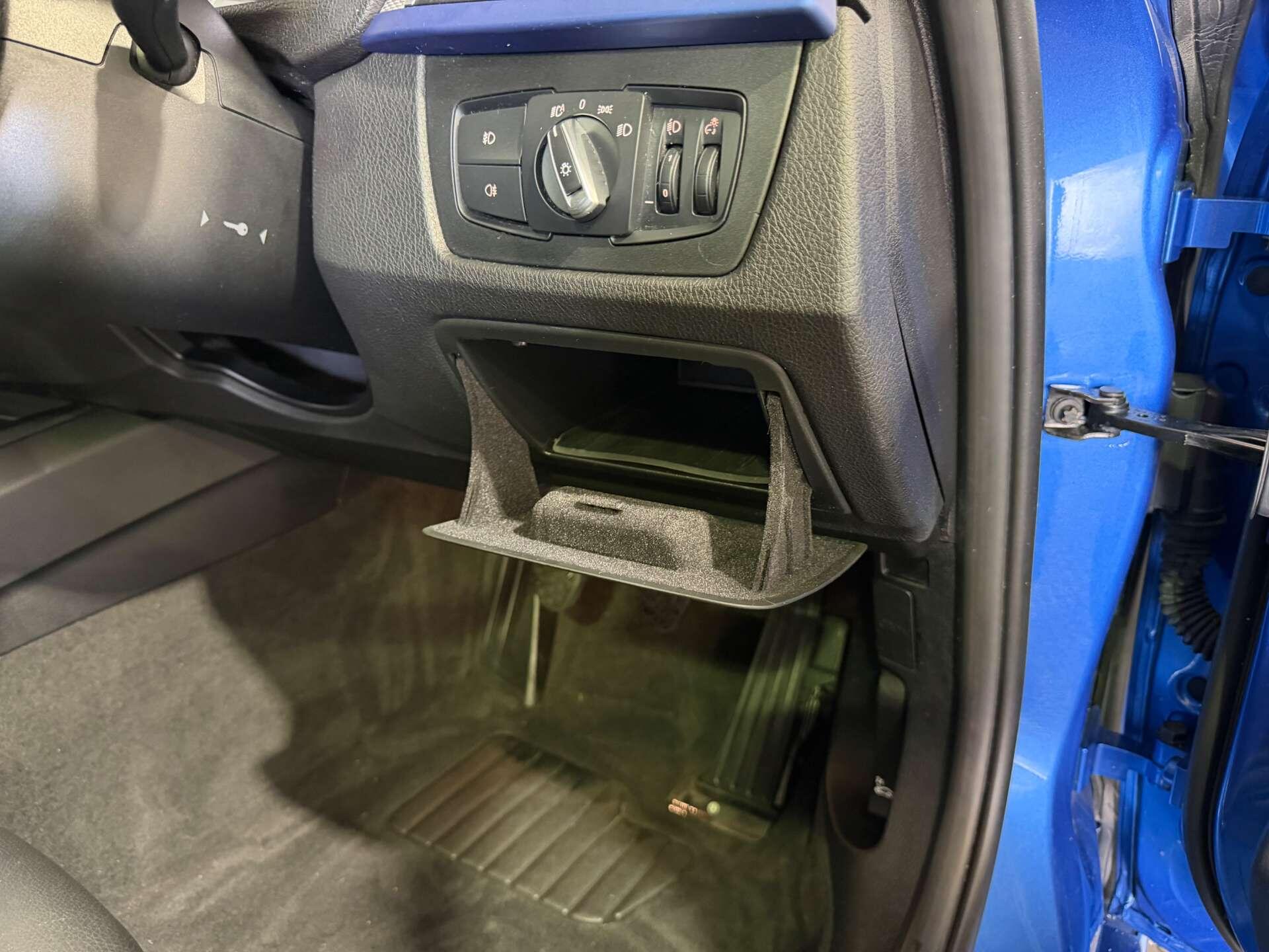 BMW 3 Series view 23