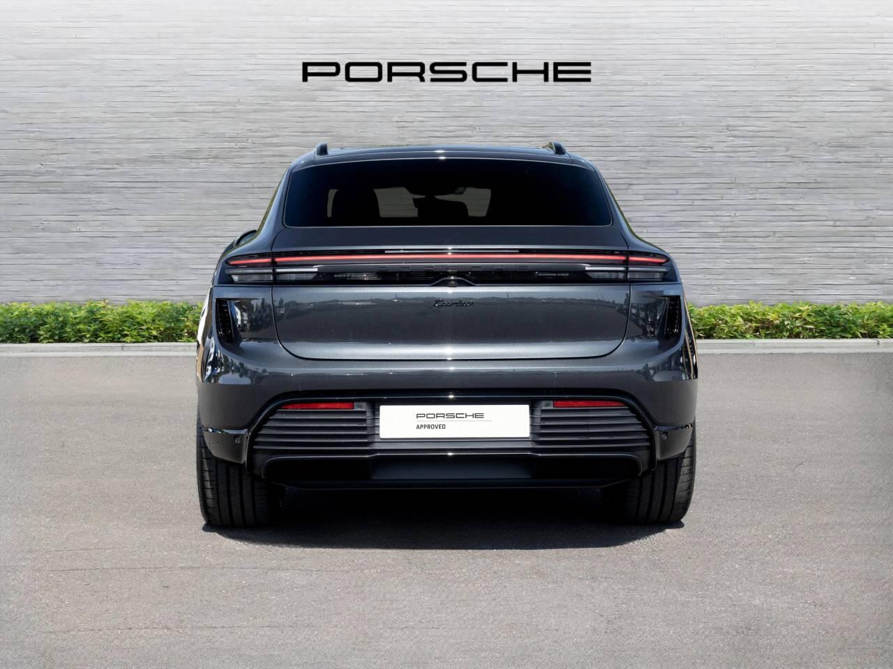 Porsche Macan view 8