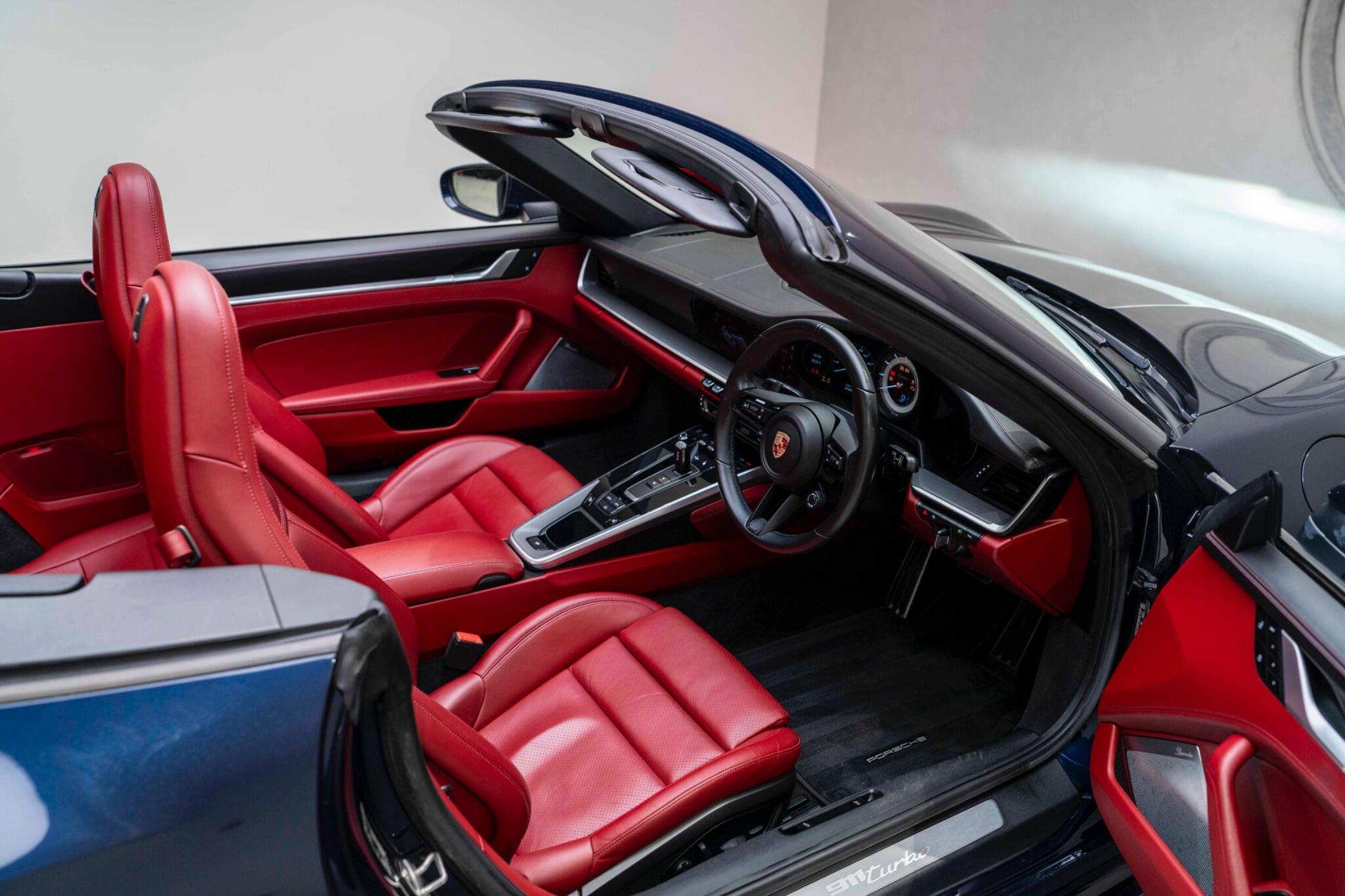 Porsche 911 view 33