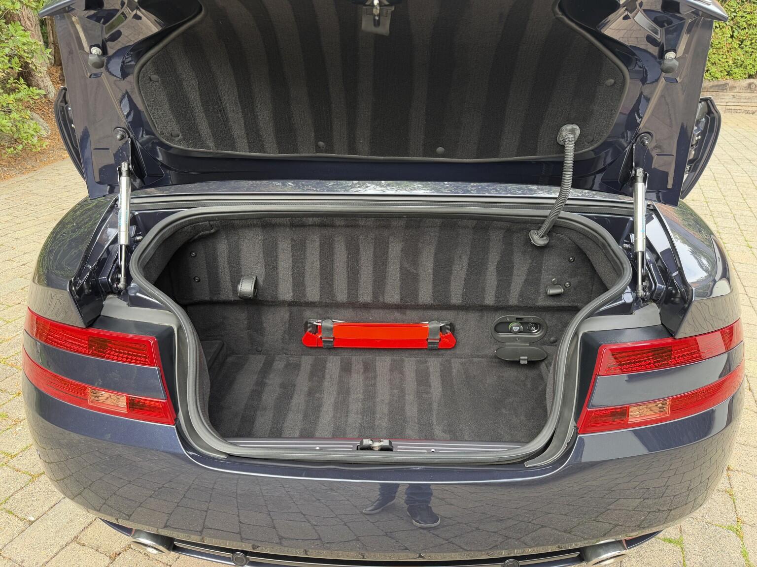 Aston Martin DB9 view 27