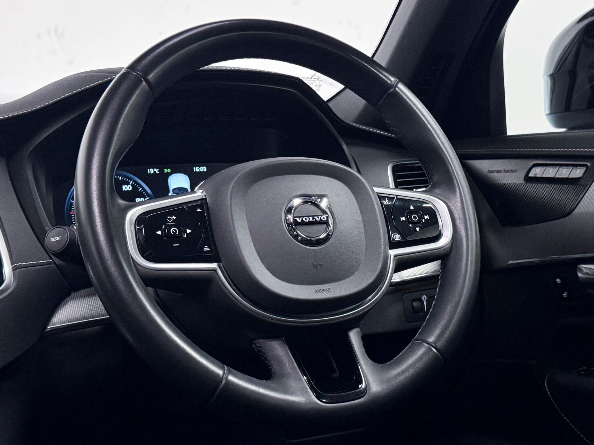 Volvo XC90 view 17
