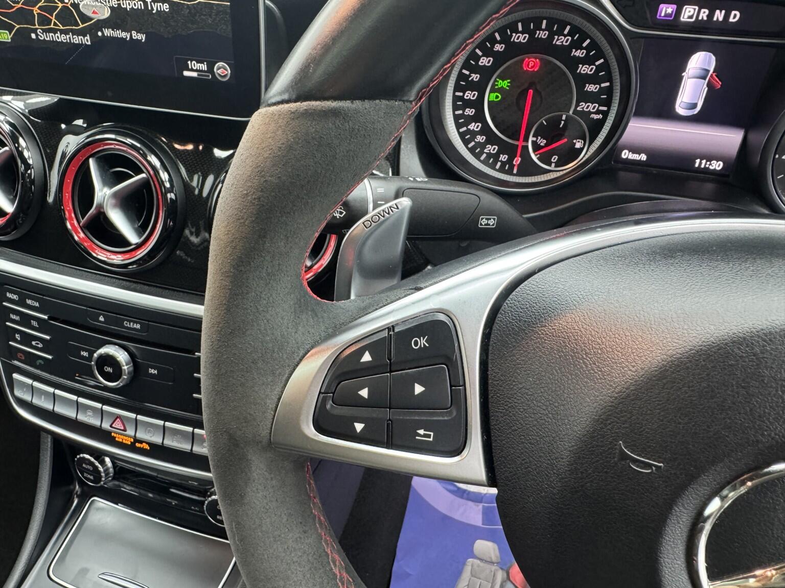 Mercedes-Benz Cla view 24